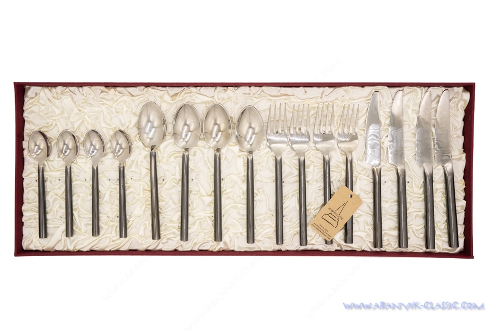 ชุดช้อนส้อมมีด 16 ชิ้น ด้าม Roll black รมดำ พร้อมกล่อง ลานนา