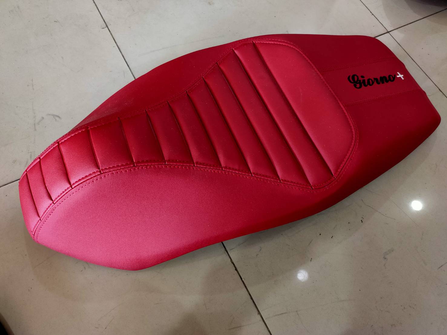 เบาะ Honda Giorno+ โครงเทียม หน่อยวัดด่าน มี 3 สีให้เลือก ดำด้ายแดง ดำด้ายดำ เบาะแดง