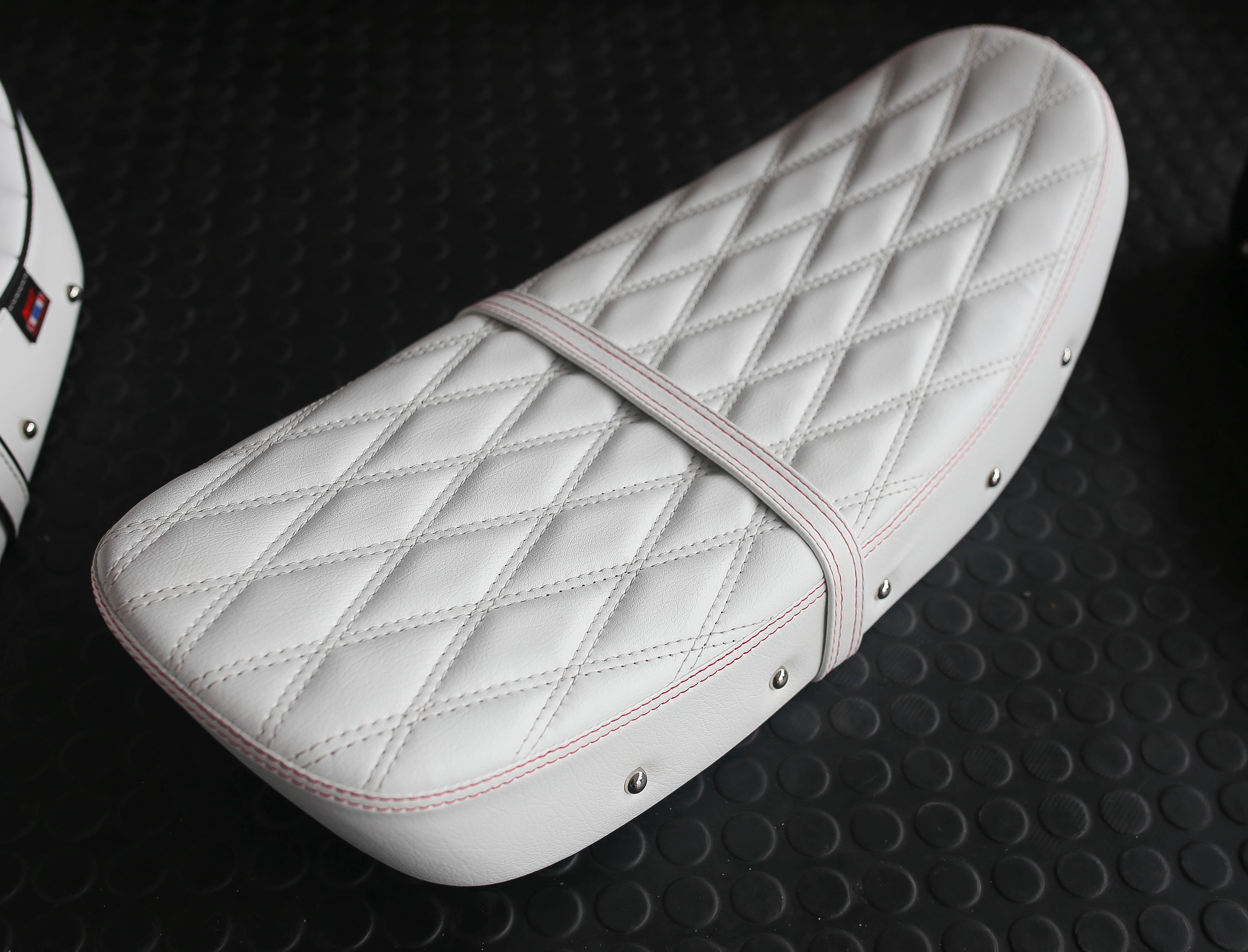 สินค้าใหม่ เบาะ DAX125 หน่อยวัดด่าน มี5สี13ลาย โครงเทียม สวยเข้ารูป