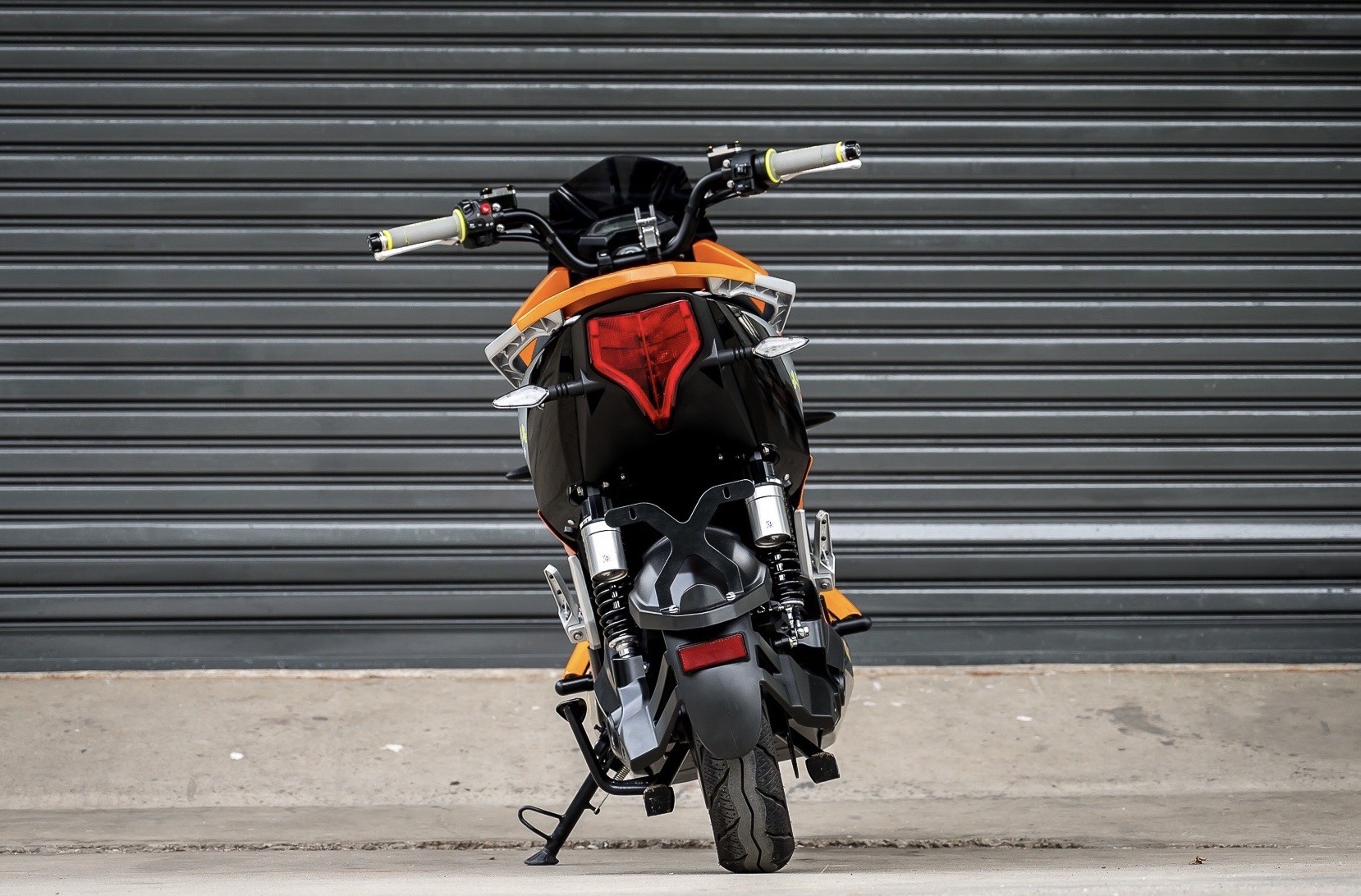 ชุดแต่งมอเตอร์ไซด์ไฟฟ้าAJ Z3 1.ชิวหน้า Windshield Z3 890฿ 2.ครอบ อกซ้าย/ขวา Front cover side fairing Z3 1700฿ 3.ครอบเฟรม Chassis cowl Z3 1350฿ 4.ครอบบังโคลนหน้า Front fender cover Z3 1400 5.ครอบแฟริ่งข้าง Under cover side fairing Z3 1400฿ 6.ครอบมือจับท้าย