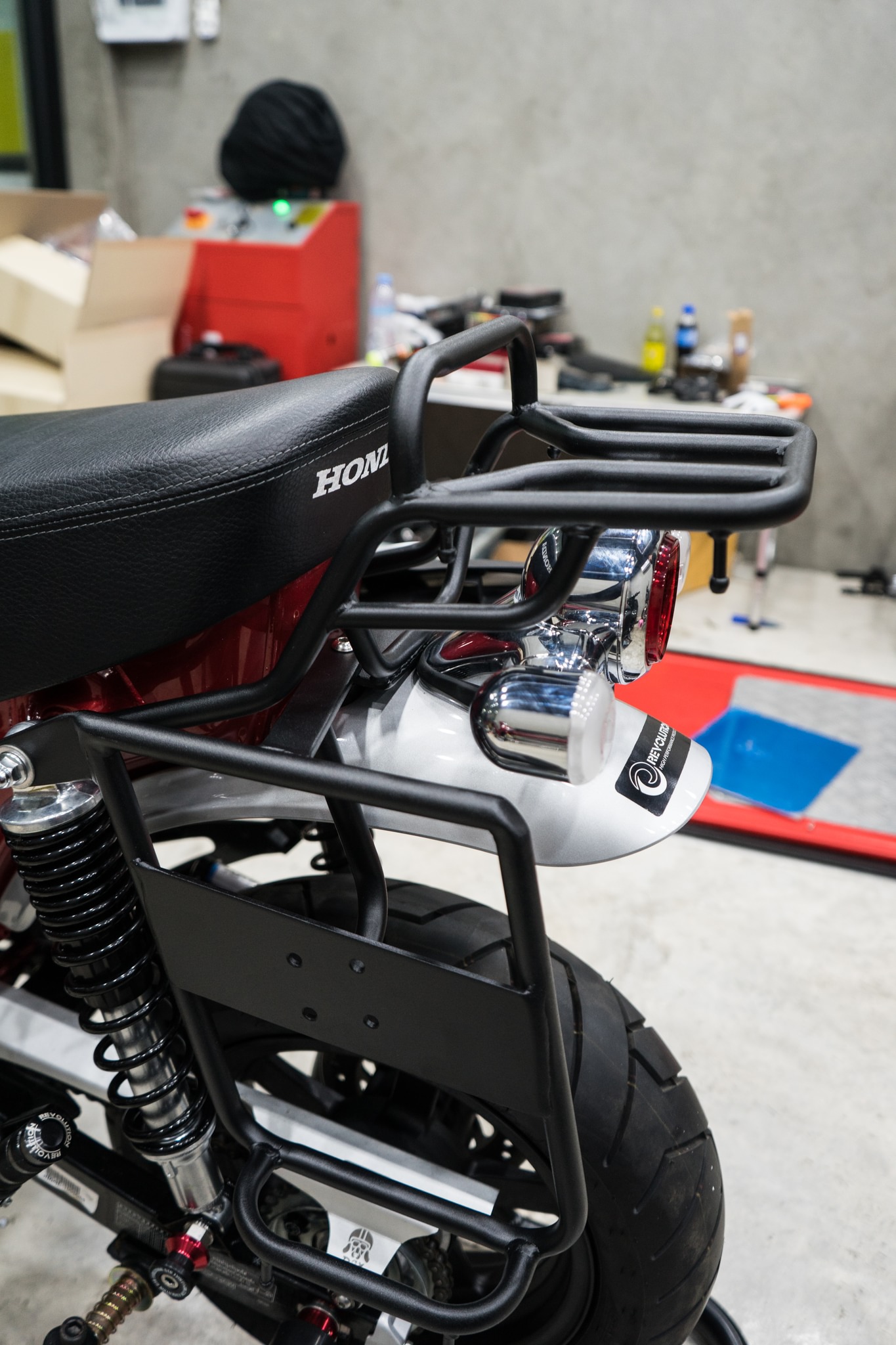 ตะแกรงท้ายเบาะ(เหล็ก) V2 REVOLUTION ST-125Dax