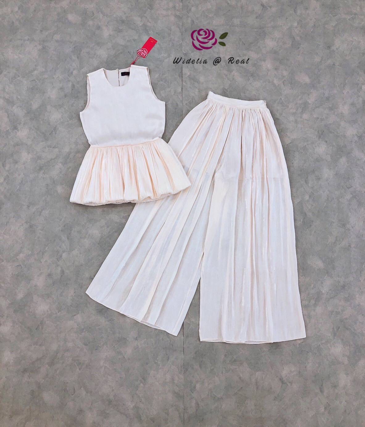 Korea Set :: เสื้อแขนกุดตัวสวยทรงดีกับกางเกงขายาวตัวสวย ทั้งชุดใช้ผ้าเนื้อเงาวิ้ง