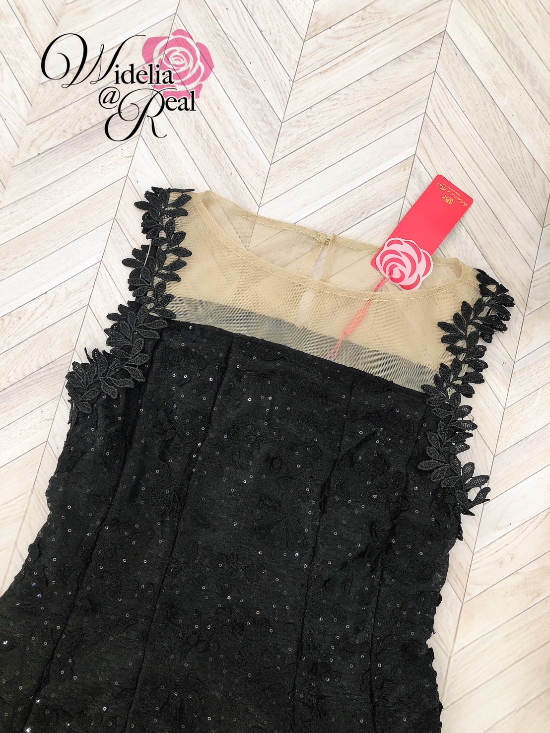 Korea Dress เดรสตัวยาว แขนกุด ช่วงบนเนื้อผ้าลูกไม้ปักเลื่อม