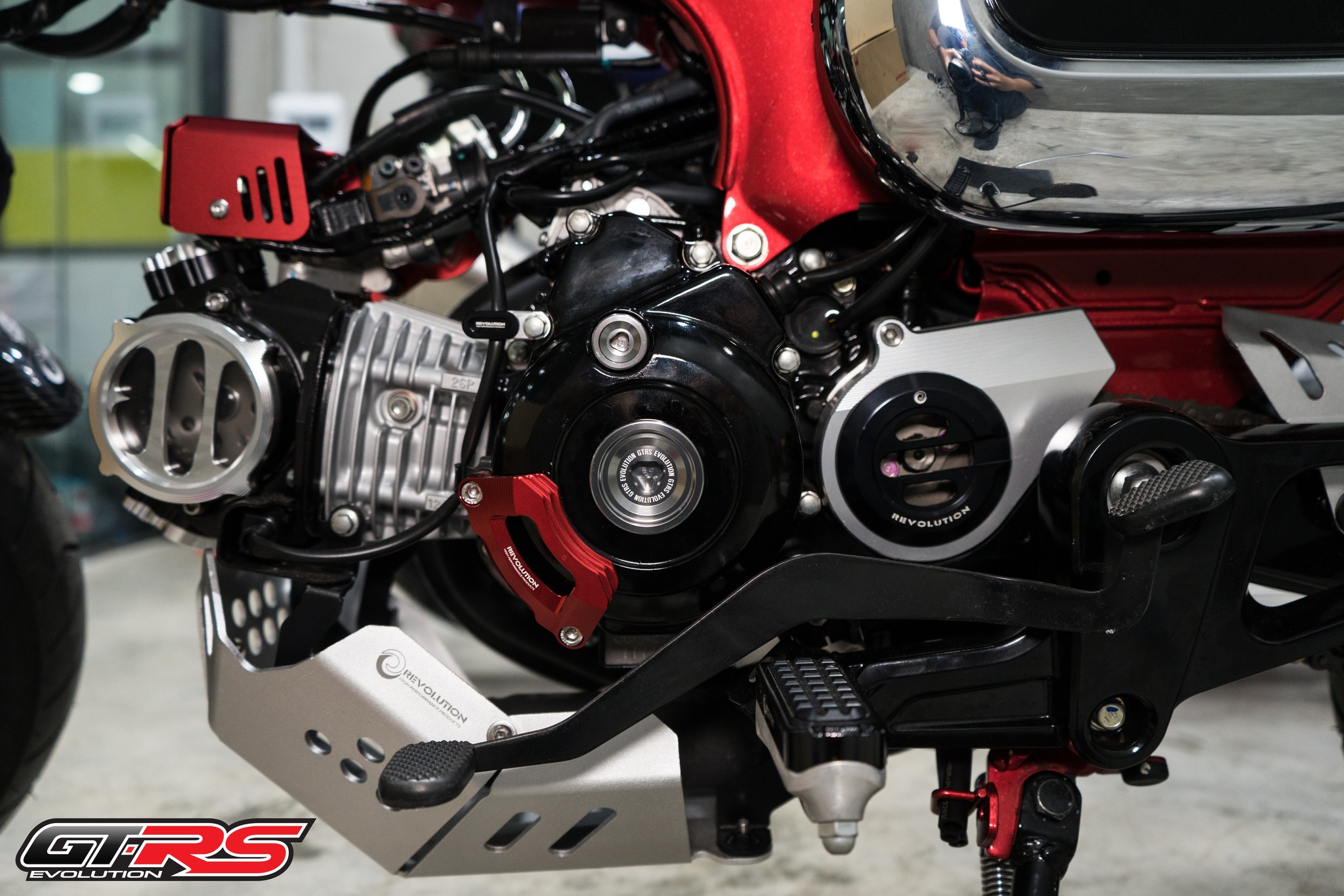 น็อตปิดจานไฟใหญ่-เล็ก GTRS ST-125Dax/MONKEY-125/CT-125/C-125/WAVE-125 ปี2023 (หกเหลี่ยม M6,M10) มี5สี