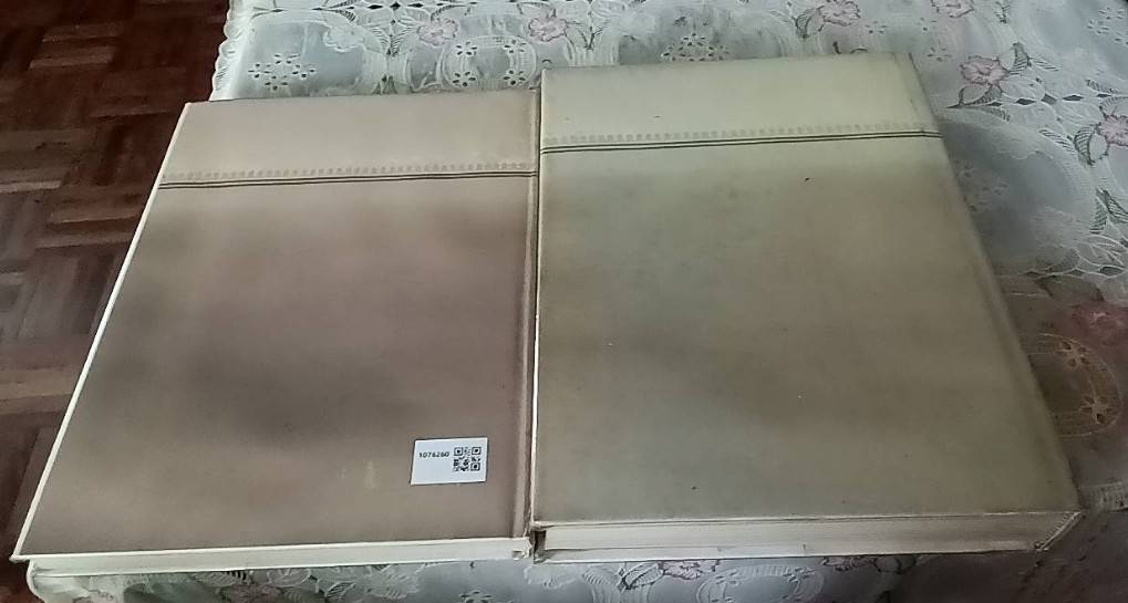 เหรียญกษาปณ์ เหรียญที่ระลึก กรุงรัตนโกสินทร์ พ.ศ. 2325-2525 ( 1 ชุด 2 เล่ม )