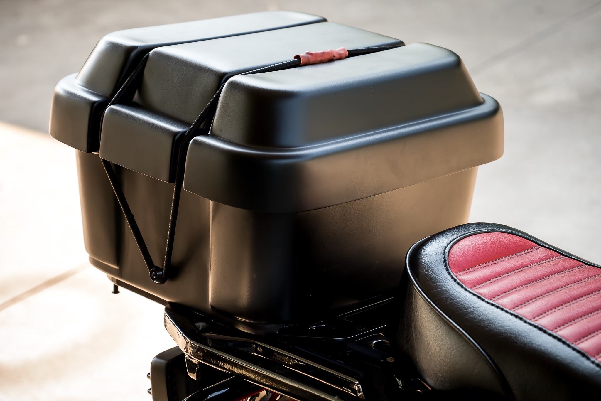 กล่องหลังCT125 V.2 motozaaa ขนาน27ลิตร เป็นแบบ Easy Type ไม่มีตัวล็อค -ไม่มีไฟเบรค 2990 -มีไฟเบรค 3500