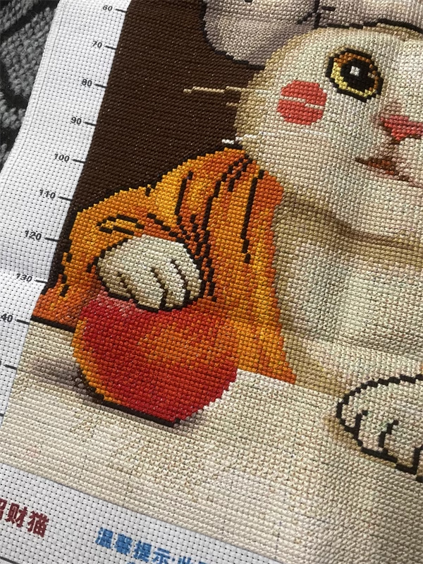 cat-1013 *พร้อมส่ง* ชุดปักครอสติช ลายแมวน้อยแอปเปิ้ล (ปักเต็มผืนผ้า ไม่มีเดินเส้น ผ้า11CTพิมพ์ลาย ปัก 3 เส้นเล็ก) ขนาด 40*49 ซม.ผ้าครอสติช 11CTพิมพ์ลายปักบนผ้า ไหมคอตตอน 30 สี ผังลาย เข็ม