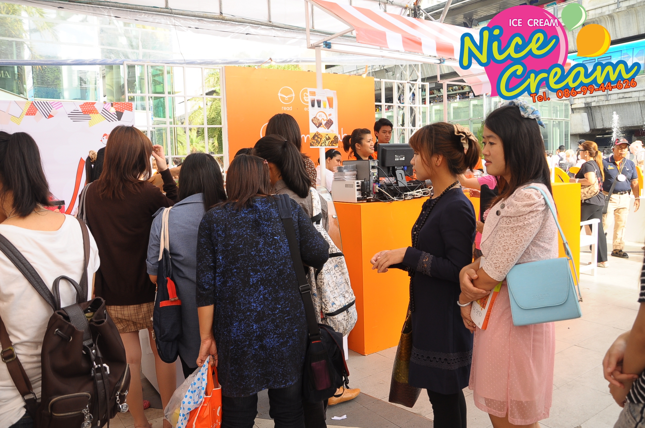 ออกงานบริษัทแจ่มใส @ สยามพารากอน