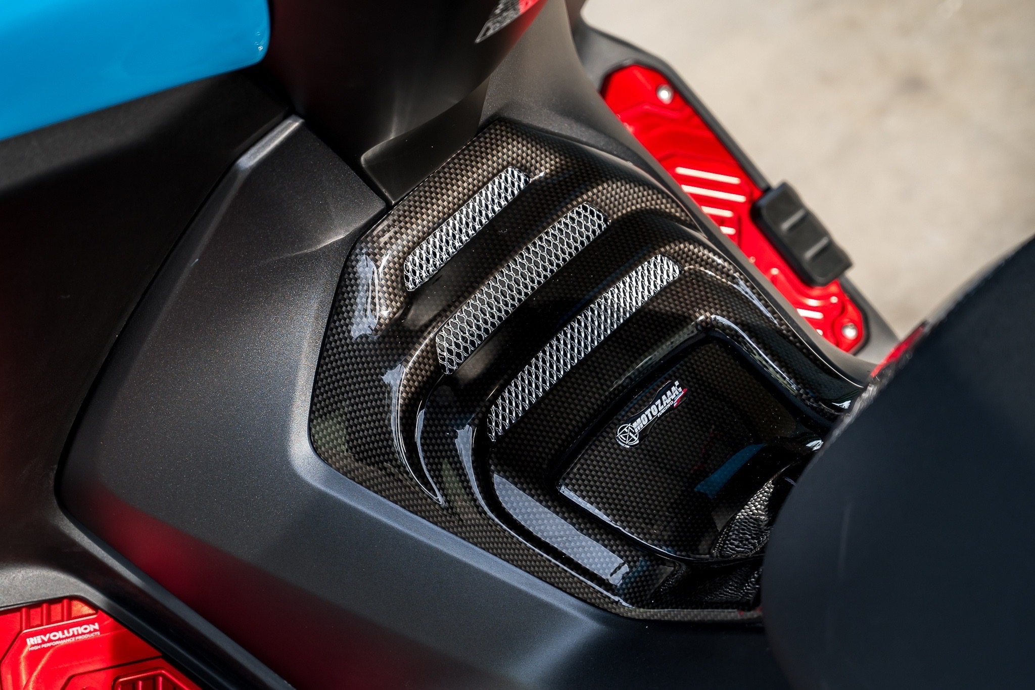 ชุดครอบฝาถัง ลายเคฟล่า MOTOZAAA FORZA 350 2100฿