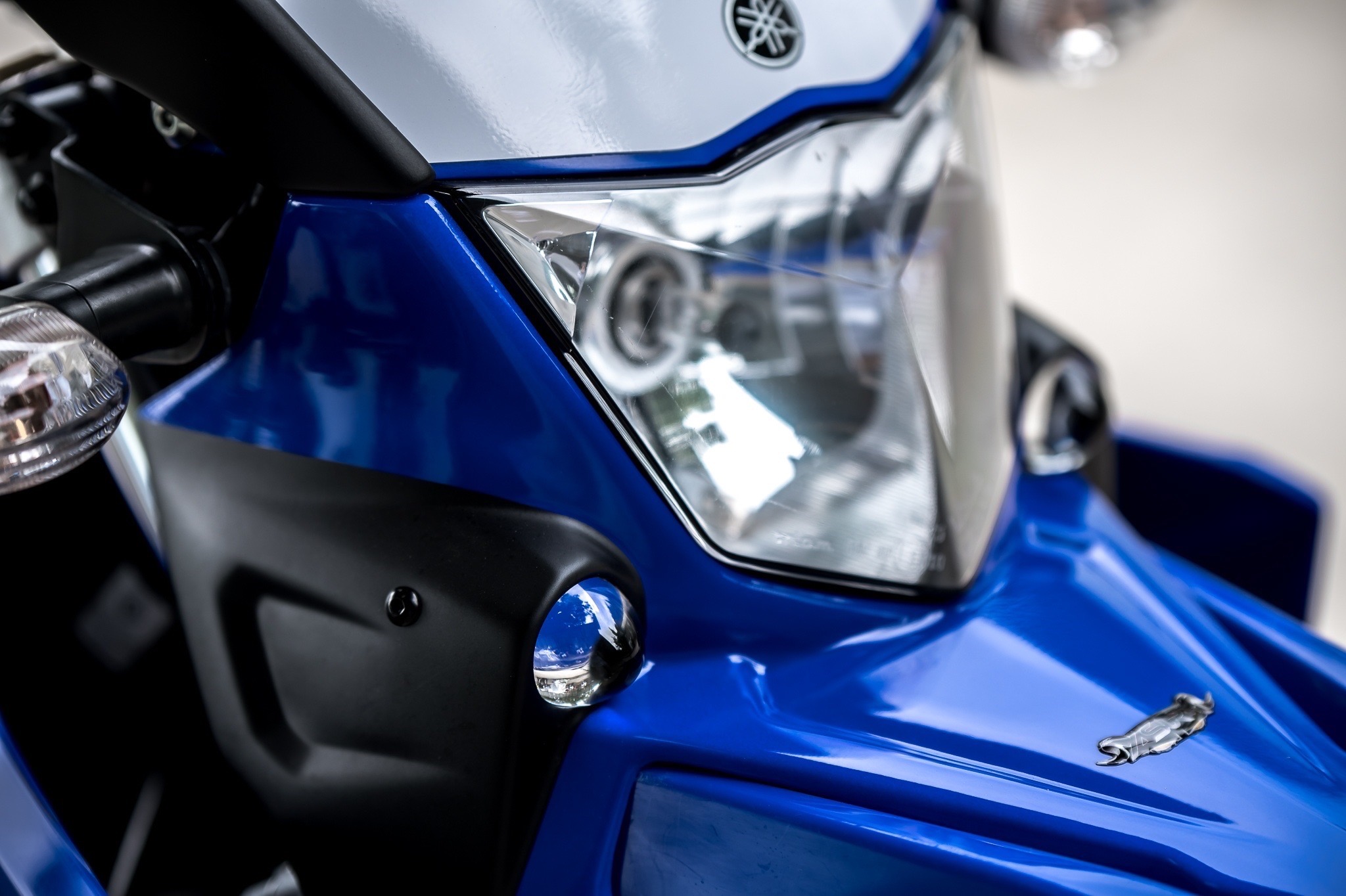 ชุดหน้ากากพร้อมไฟสปอร์ตไลท์ WR155 MOTOZAAA 2190฿