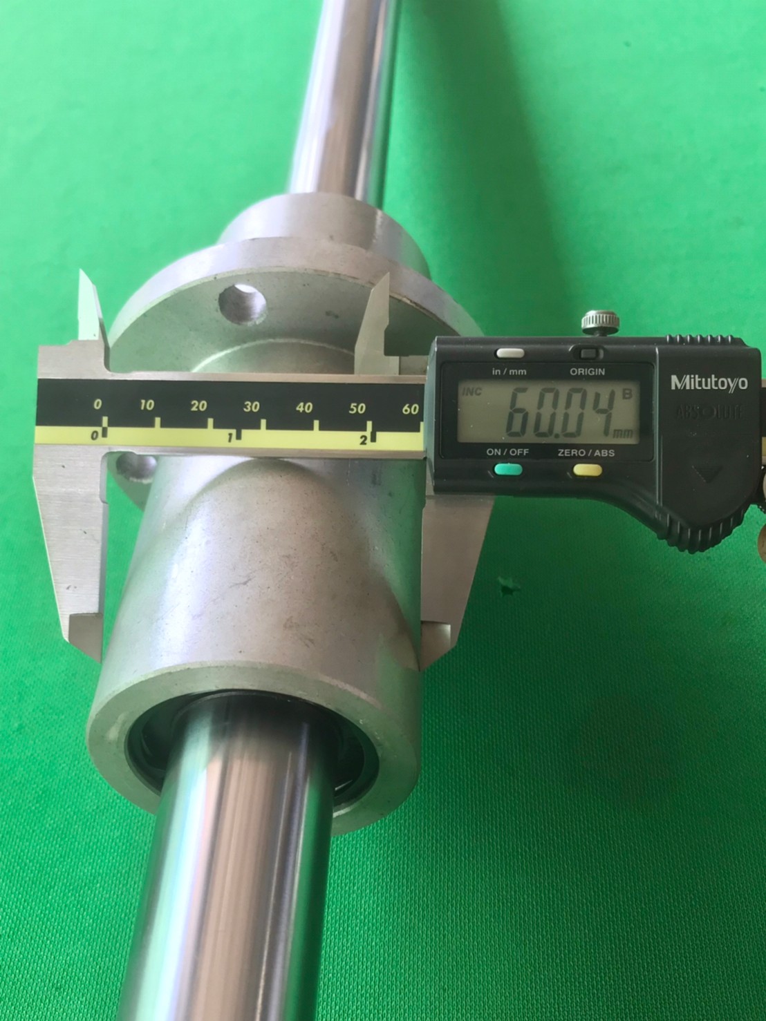 สไลด์เพลากลม ยี่ห้อ SAMICK โต 30 มิล ยาว 105 ซม. ลูกบล็อก 1 ลูก สภาพดี มีเส้นเดียว