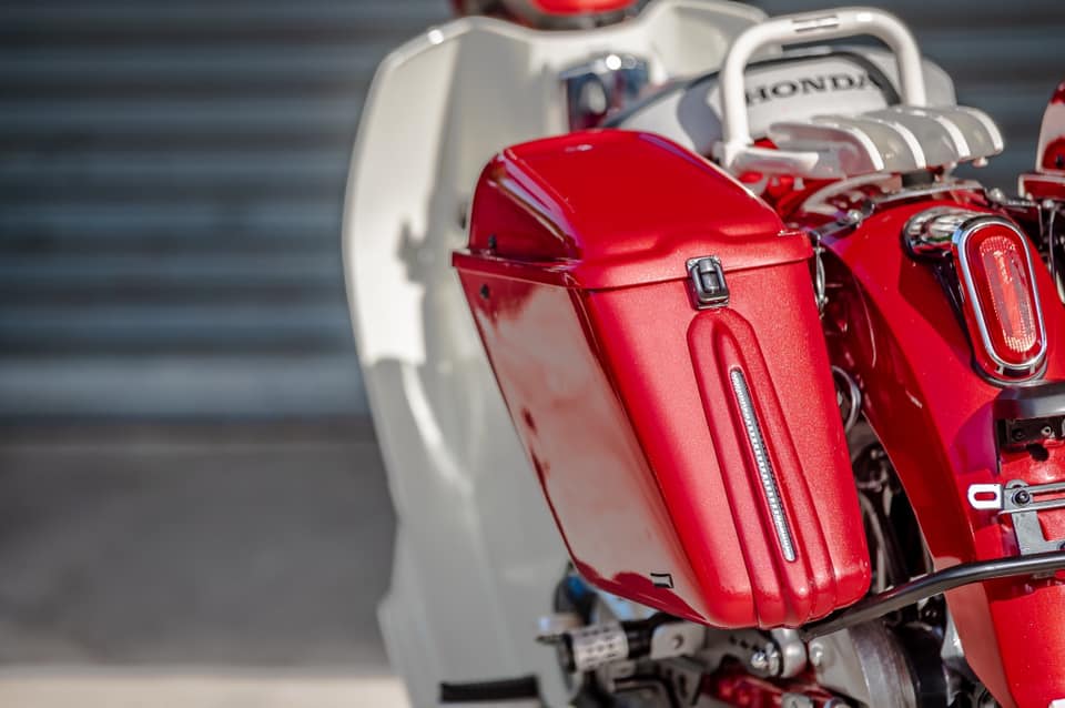 กระเป๋าซ้ายขวา AsurA HONDA C125 มีสีตามตัวรถราคา7900