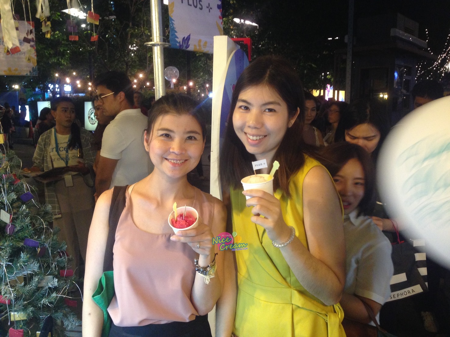 อกงานแจกไอศครีมในนาม บริษัท พลัส พร็อพเพอร์ตี้ จำกัด @ Habito mall วันที่ 16-17 ธ.ค. 2560 งาน Sansiri Market Fest
