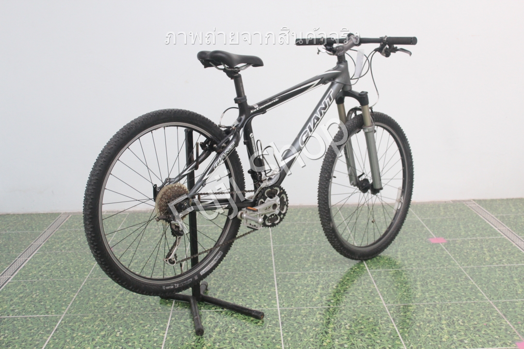 จักรยานเสือภูเขาญี่ปุ่น - ล้อ 26 นิ้ว - มีเกียร์ - คาร์บอน - มีโช๊ค - Giant XTC Compositec - สีเทา [จักรยานมือสอง]