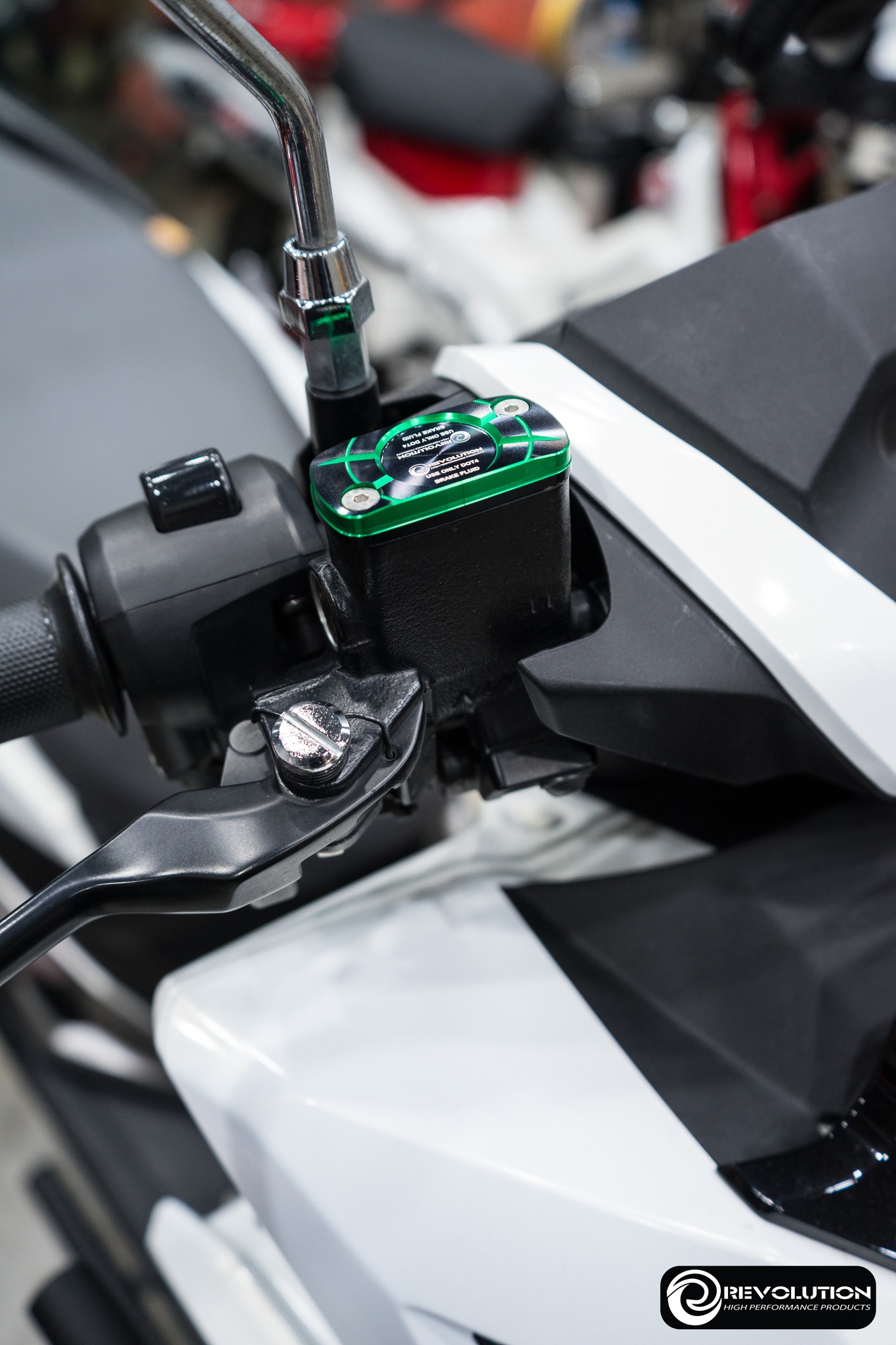 ฝาปิดกระปุกดิสเบรคหน้า ทูโทน REVOLUTION MONKEY-125/CT-125/CLICK150-160STD/WAVE110-125