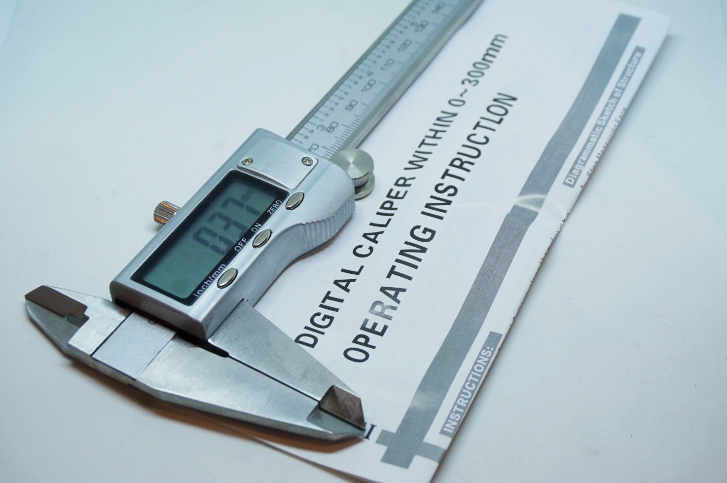 Digital metal caliper 0-200mm/8" + bettery