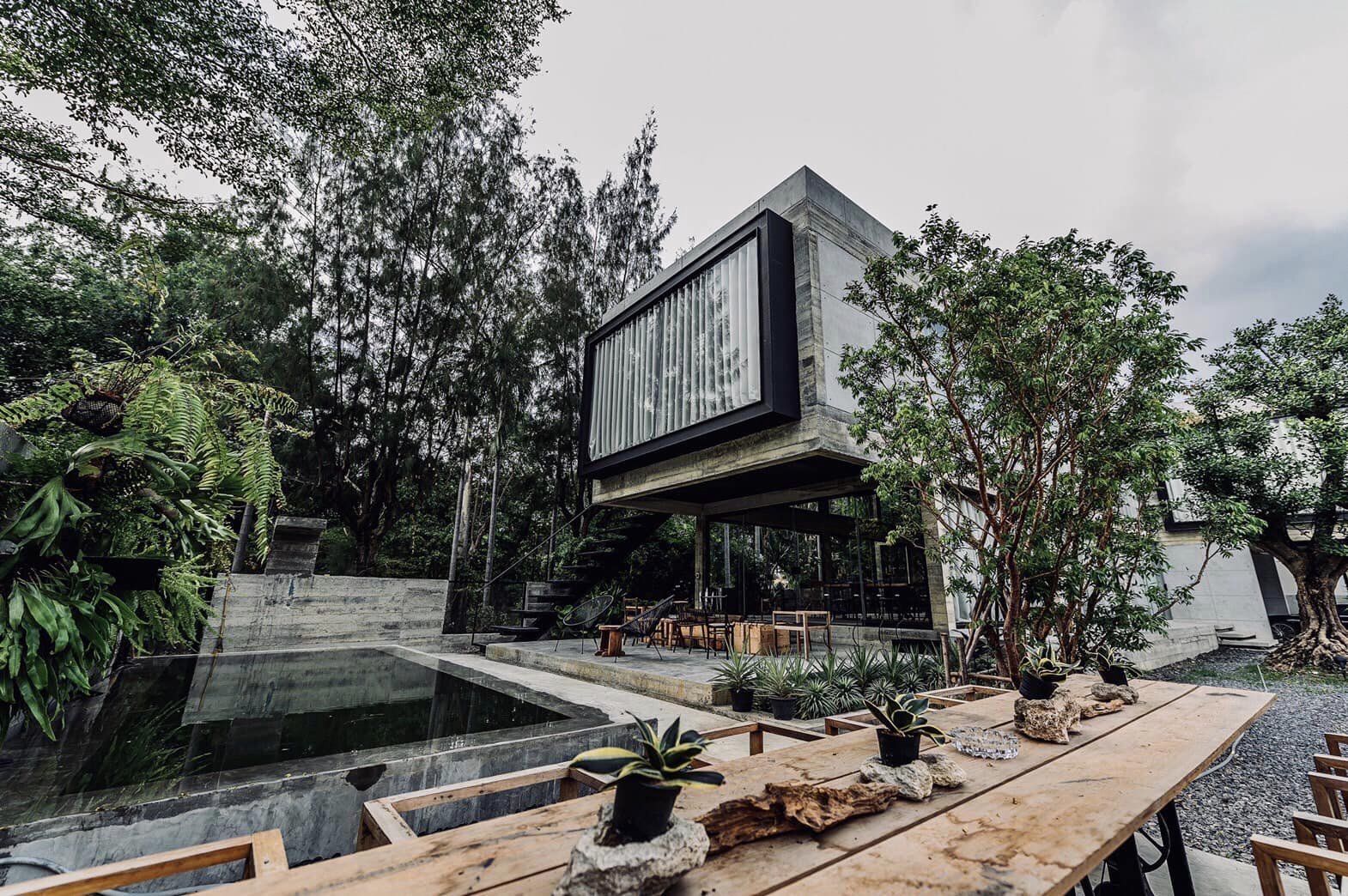 บ้านเดี่ยวสไตล์โมเดิร์น ลอฟท์ - MODERN LOFT STYLE ( LUXURY HOUSE )
