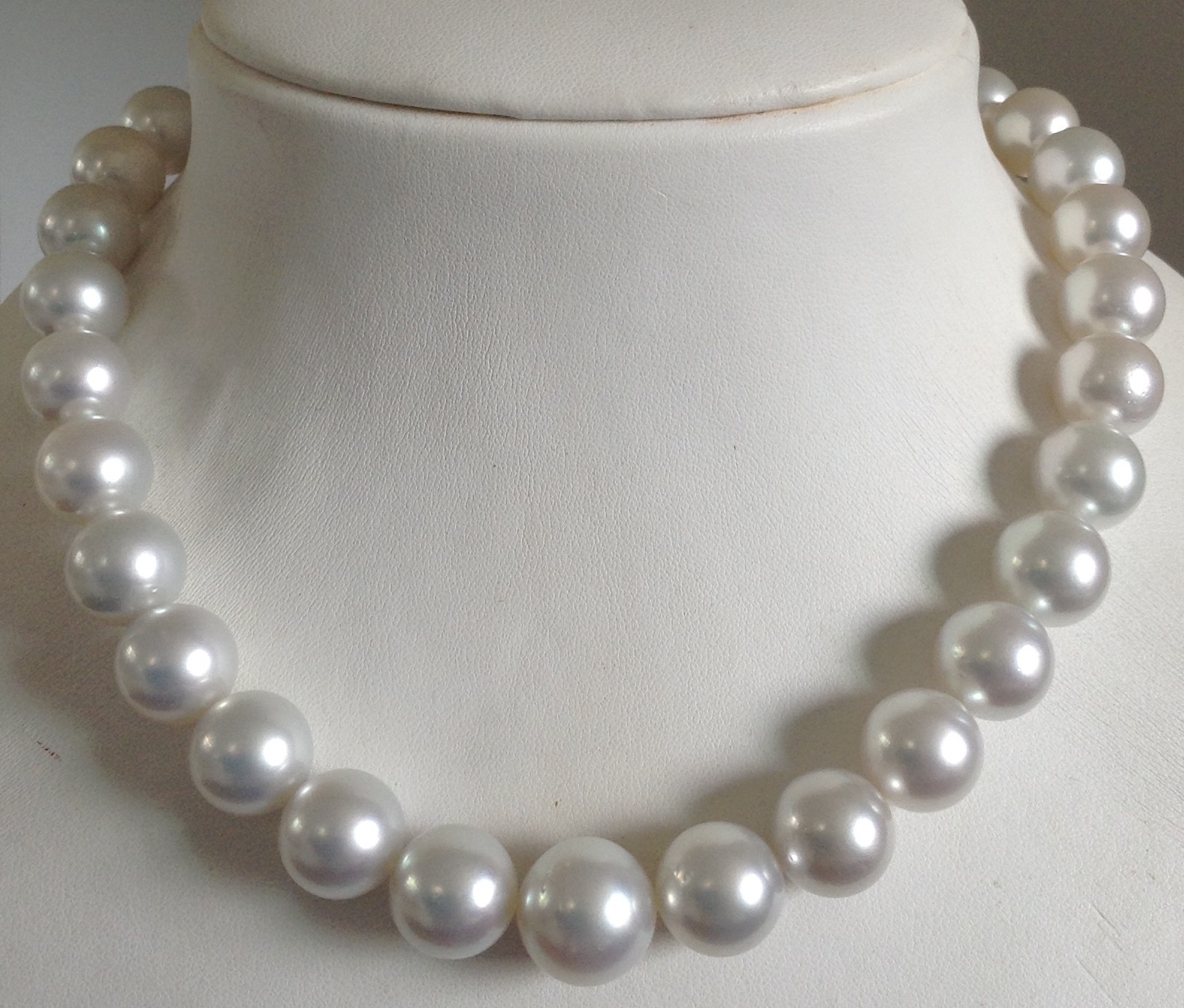 ไข่มุก south sea ขนาด 12-15.3 มิล กลม สีขาวประกายเงิน ไข่มุกกลม