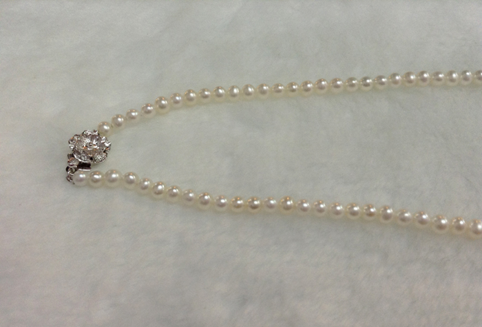 สร้อยคอไข่มุกแท้ร้อยกับจี้ ดีไซเก๋