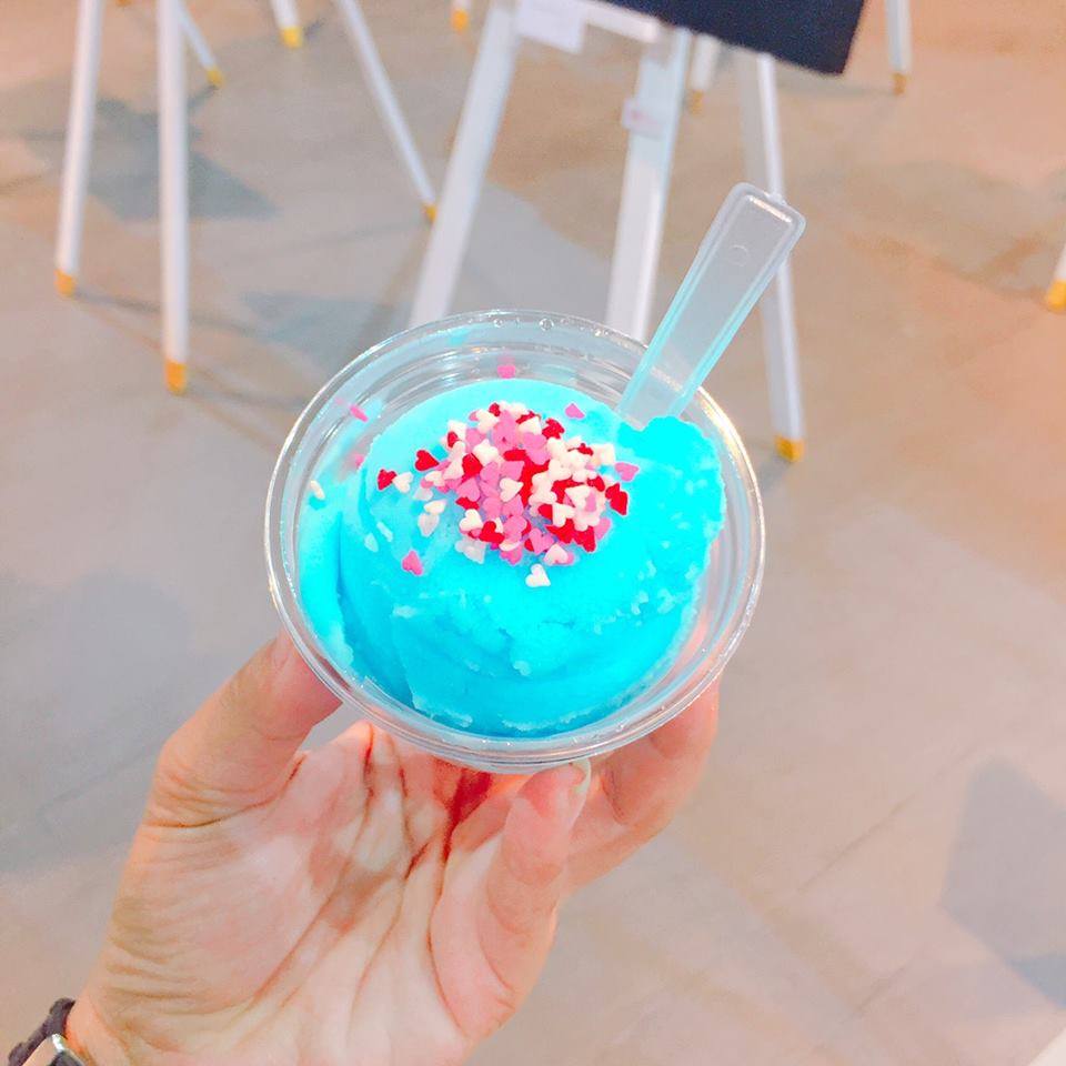 ได้นำไอศครีมมาร่วมงาน WALK ON AIR ของพี่เป๊ก ผลิตโชค วันที่ 12-13 สิงหาคม 2560 @ Show DC