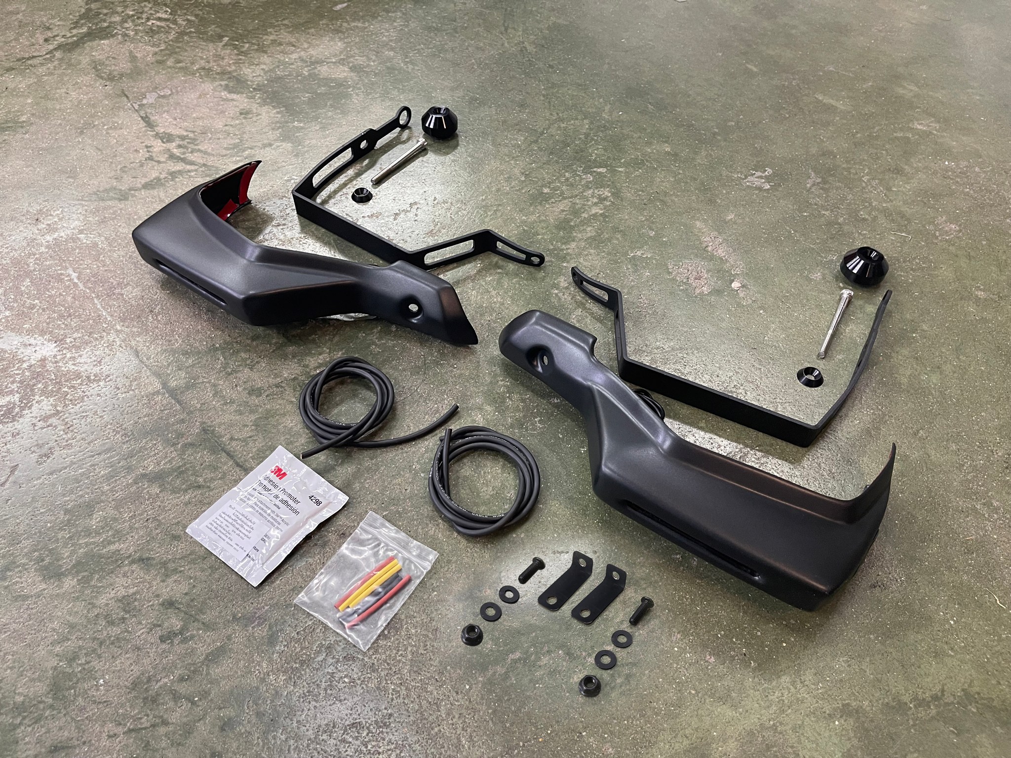 ชุดการ์ดแฮนด์มีไฟ(เดย์ไลท์+ไฟเลี้ยว) MOTOZAAA ADV150 รุ่นอืนๆก็ใส่ได้ ราคา2500฿ สีมีดำด้าน แดง เทา สีอืนสั้งได้