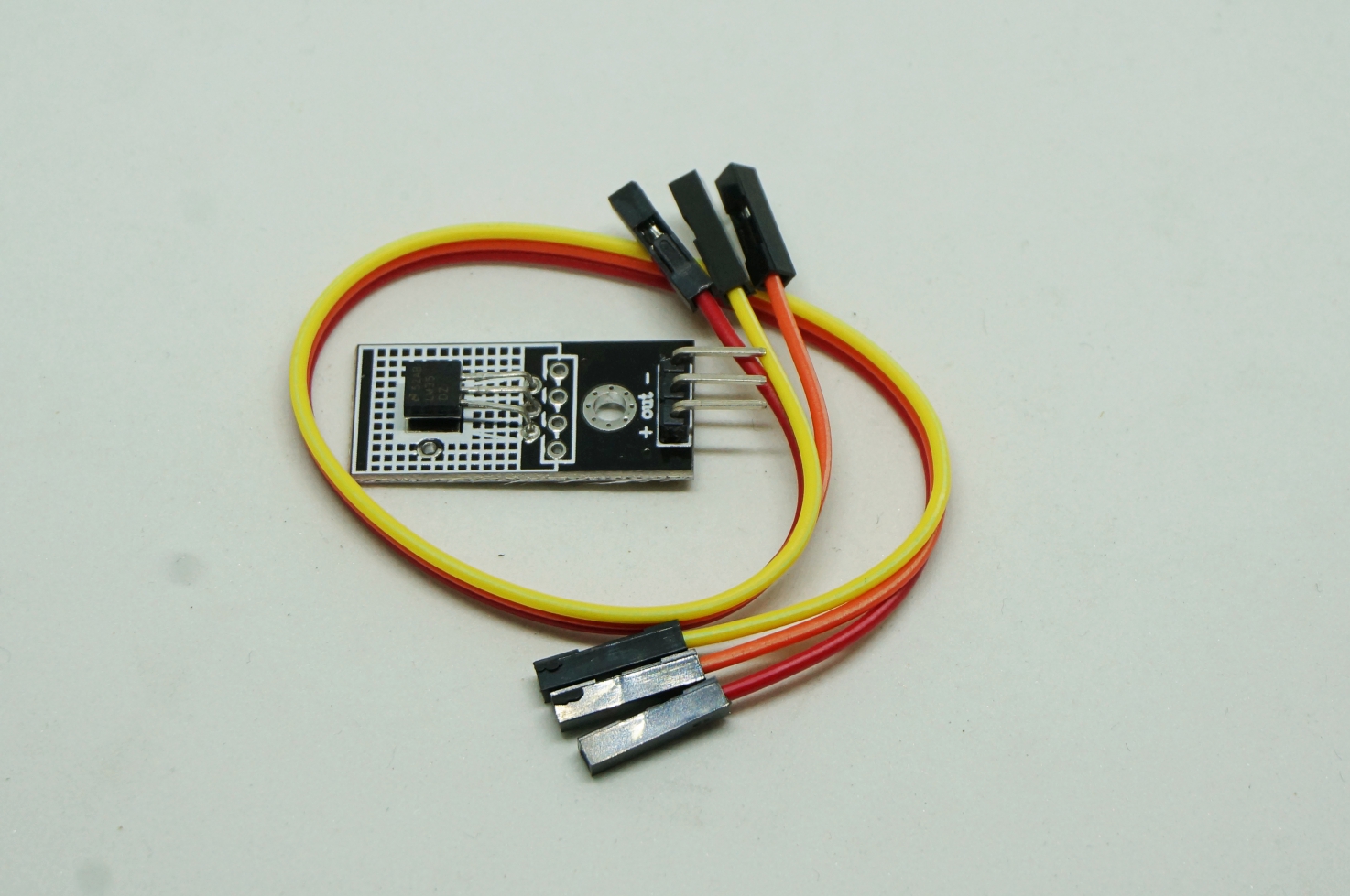 LM35 precision temperature sensor