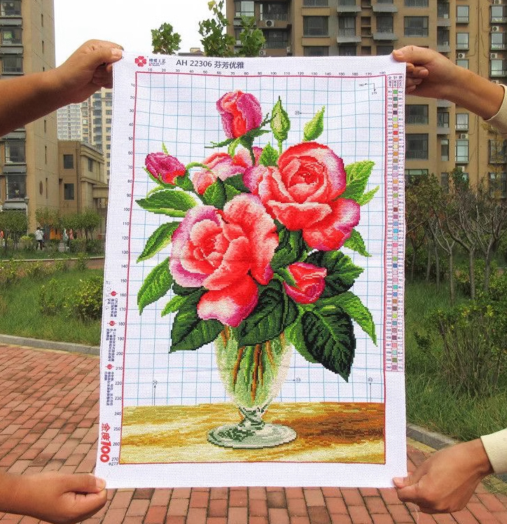 rose-1019 *พร้อมส่ง* ชุดปักครอสติช ลายแจกันช่อกุหลาบ (ไม่มีเดินเส้น ผ้า11CTพิมพ์ลาย ปัก 3 เส้นเล็ก) ขนาด 52*73 ซม.ผ้าครอสติช 11CTพิมพ์ลายปักบนผ้า ไหมคอตตอน 40 สี ผังลาย เข็ม