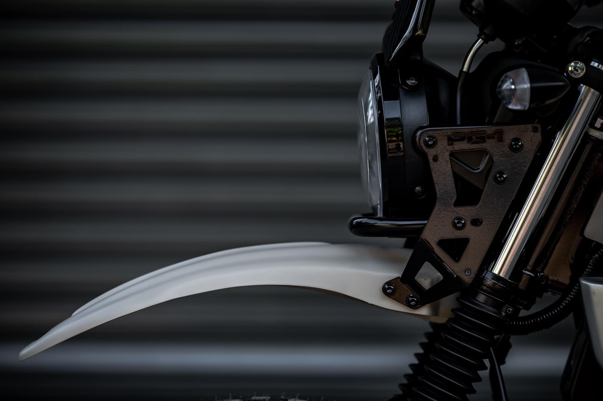 PG-1 1.) ครอบไฟหน้า Headlight cover. 1,590฿ 2.) ครอบไฟเบรค Rear brake light cover. 1,290฿ 3.) ชิวหน้า V1 Headbrand Windshield V1 1,590฿ 4.) กาบ อกบังหัวฉีด Side fairing cover. 1990฿ 5.) กันลาย V1 Mid frame protector. 1990฿ 6.) ชุดบังโคลนหน้าScrambler Full