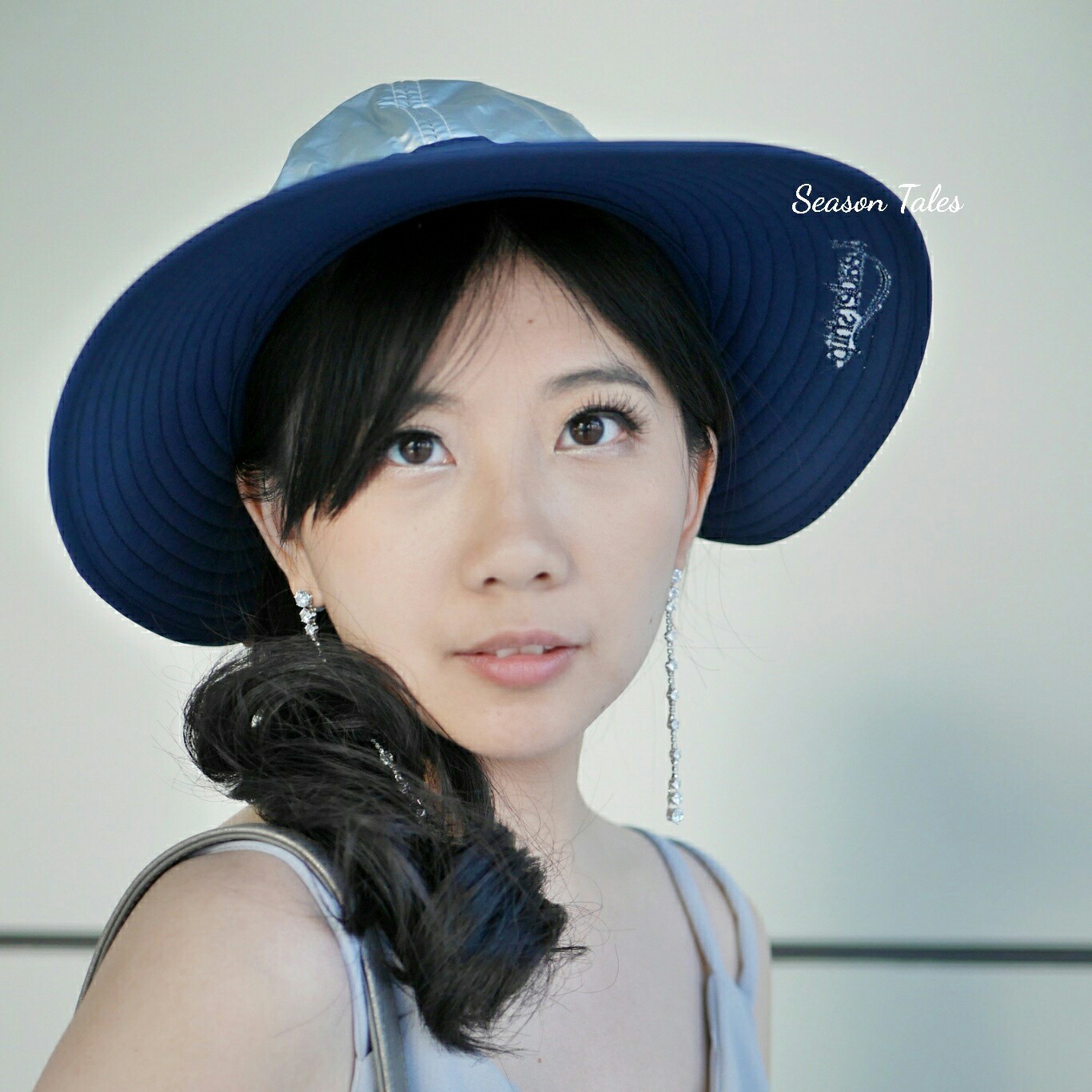 หมวกกันUV กันแดด ปีกกว้างพิเศษ ใส่ได้ 2ด้าน (สีเงิน/กรมท่า) by Season Tales