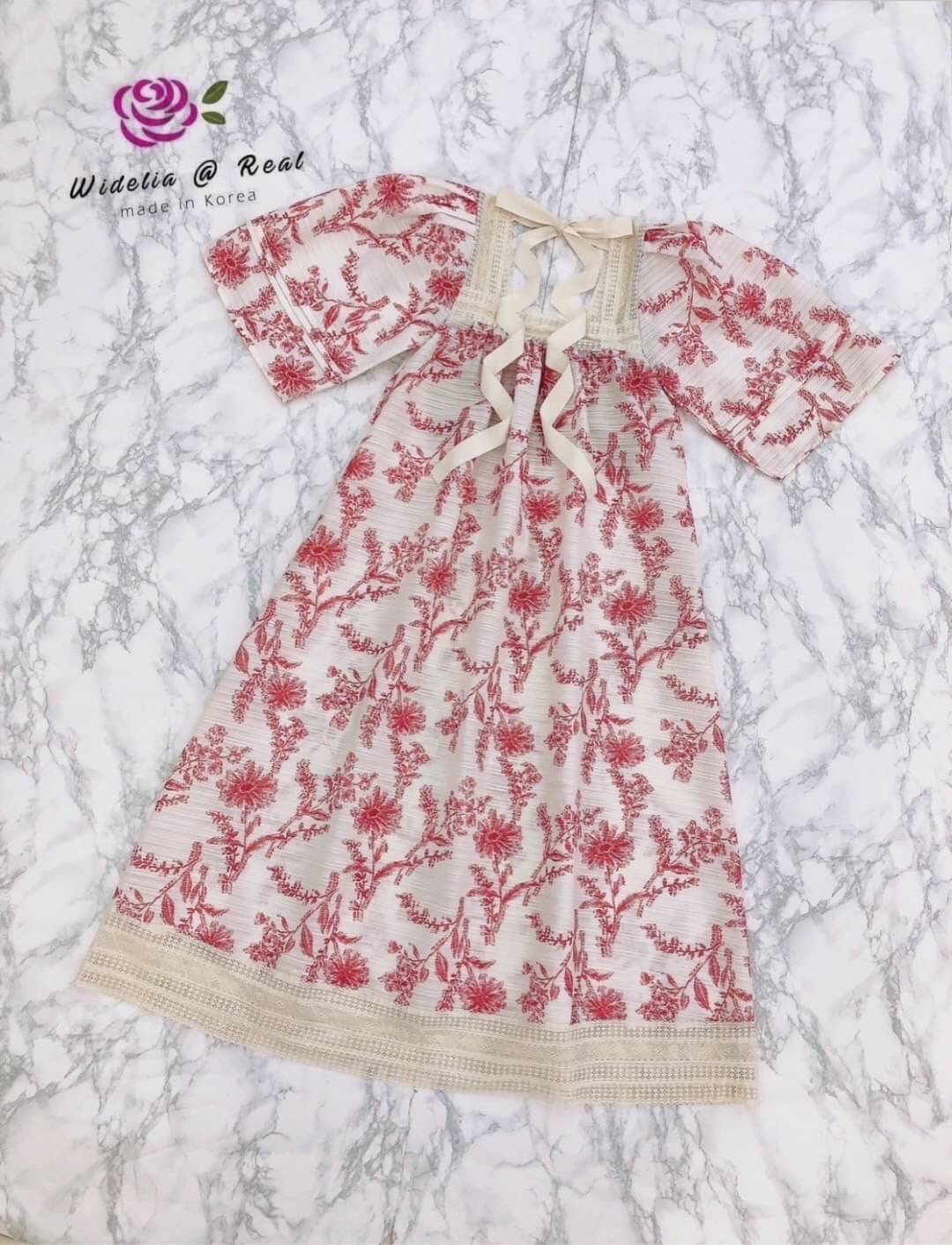 Janesuda Dress :: เดรสยาวตัวสวยทรงดี คอเหลี่ยมเก๋แต่งแถบลูกไม้