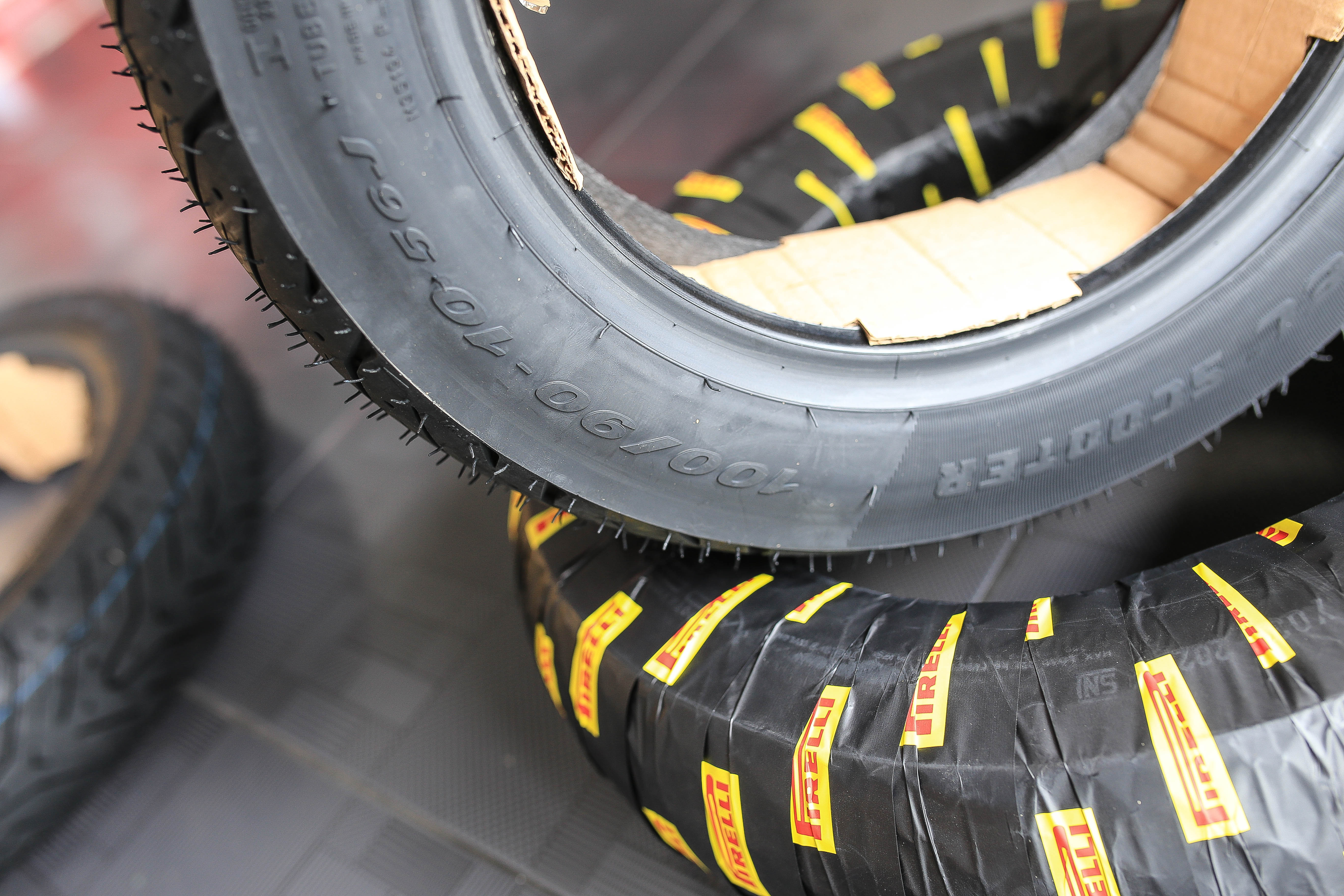 ยาง Pirelli anger Scooter 100/90-10 ราคา1600 -90/90-12- ราคา1700คู่ละ3300