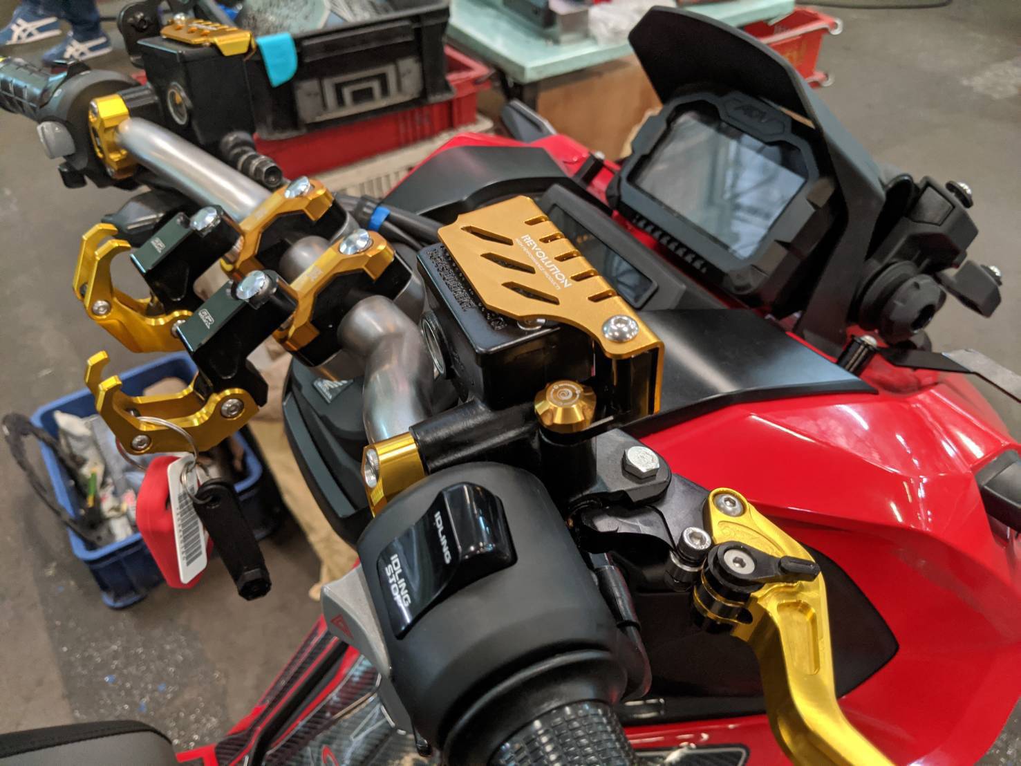 การ์ดปั้มบน L-R REVOLUTION ADV150 คู่ละ750