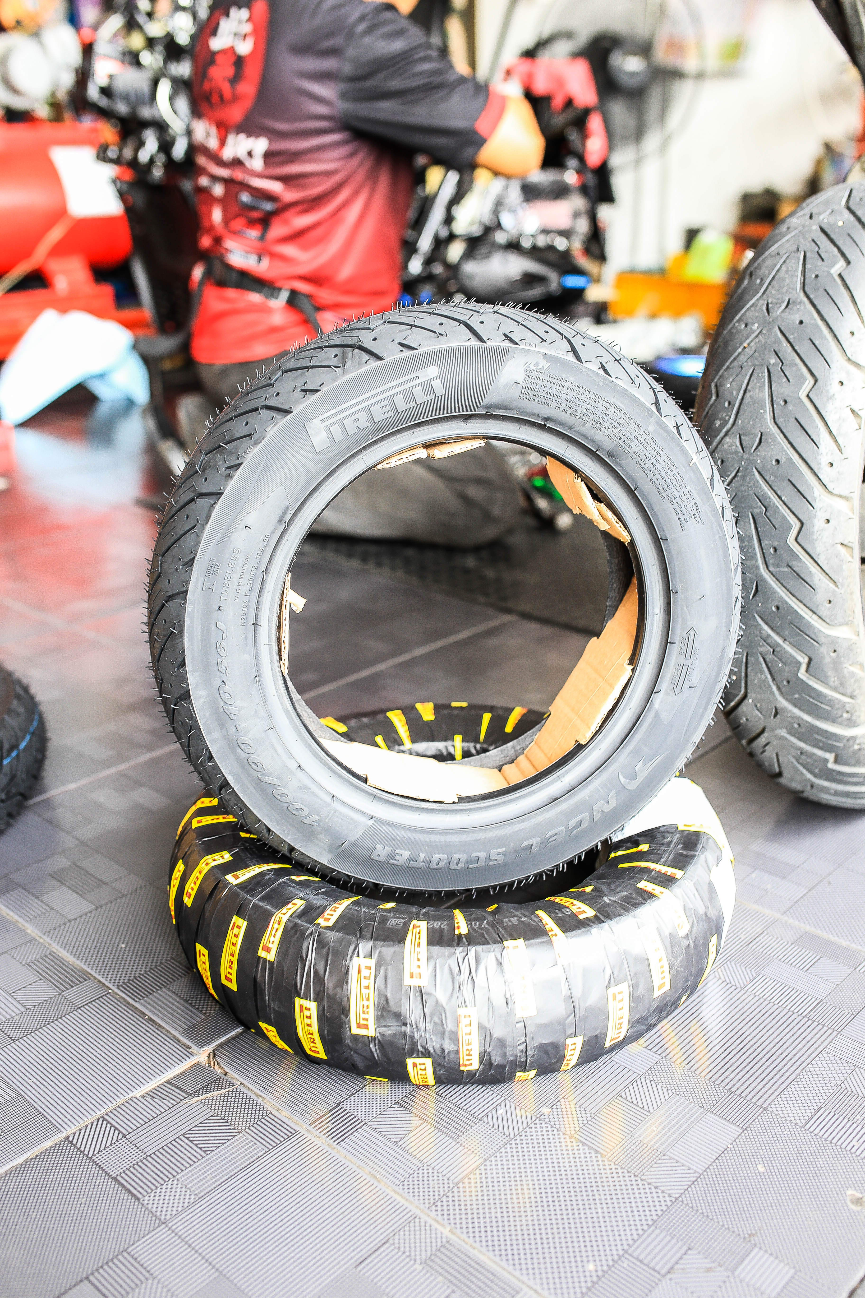 ยาง Pirelli anger Scooter 100/90-10 ราคา1600 -90/90-12- ราคา1700คู่ละ3300
