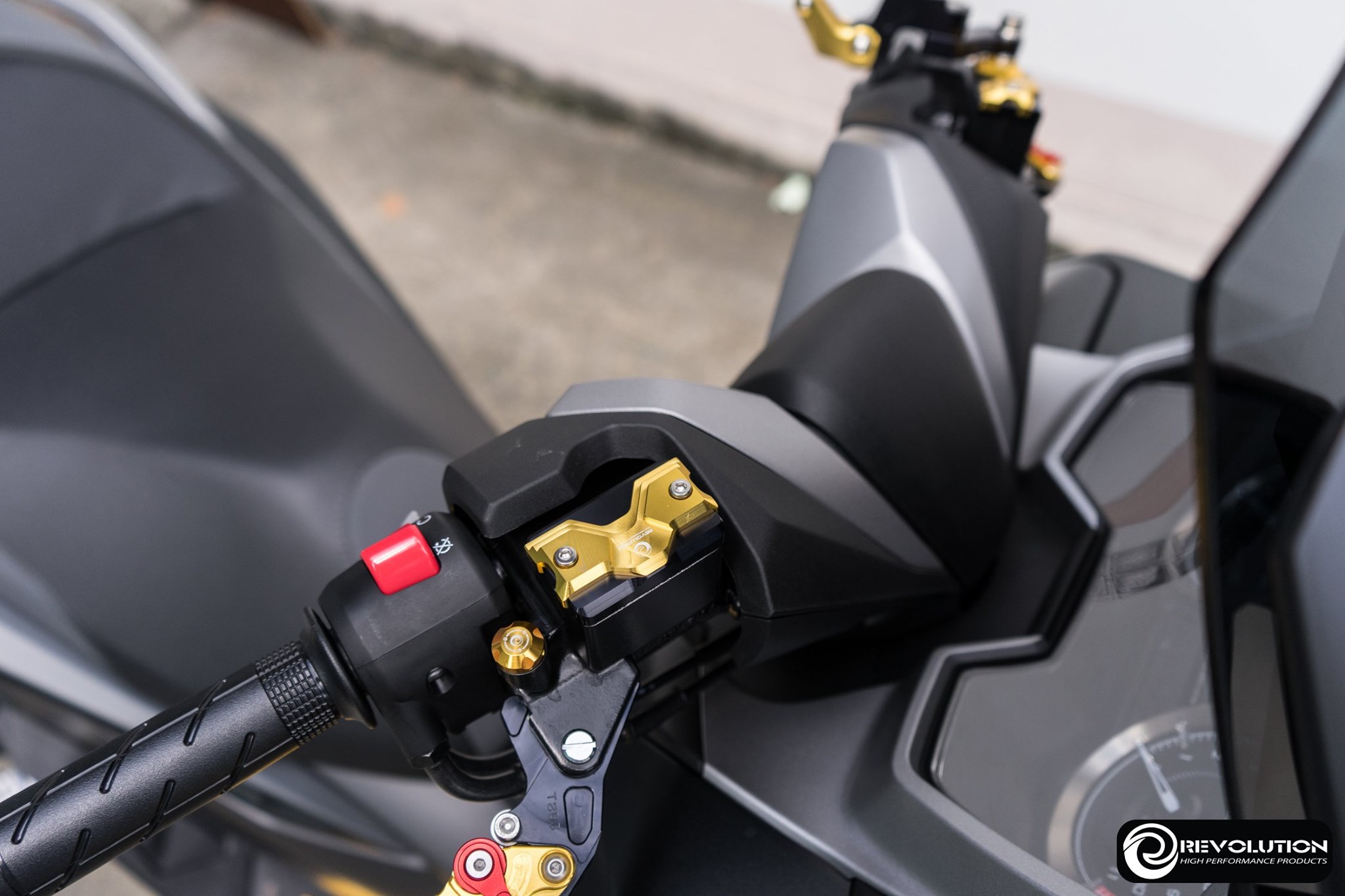 ฝาปิดกระปุกดิสเบรค 2 ชิ้น REVOLUTION HONDA FORZA 300-350 /ADV-150 /PCX150-160