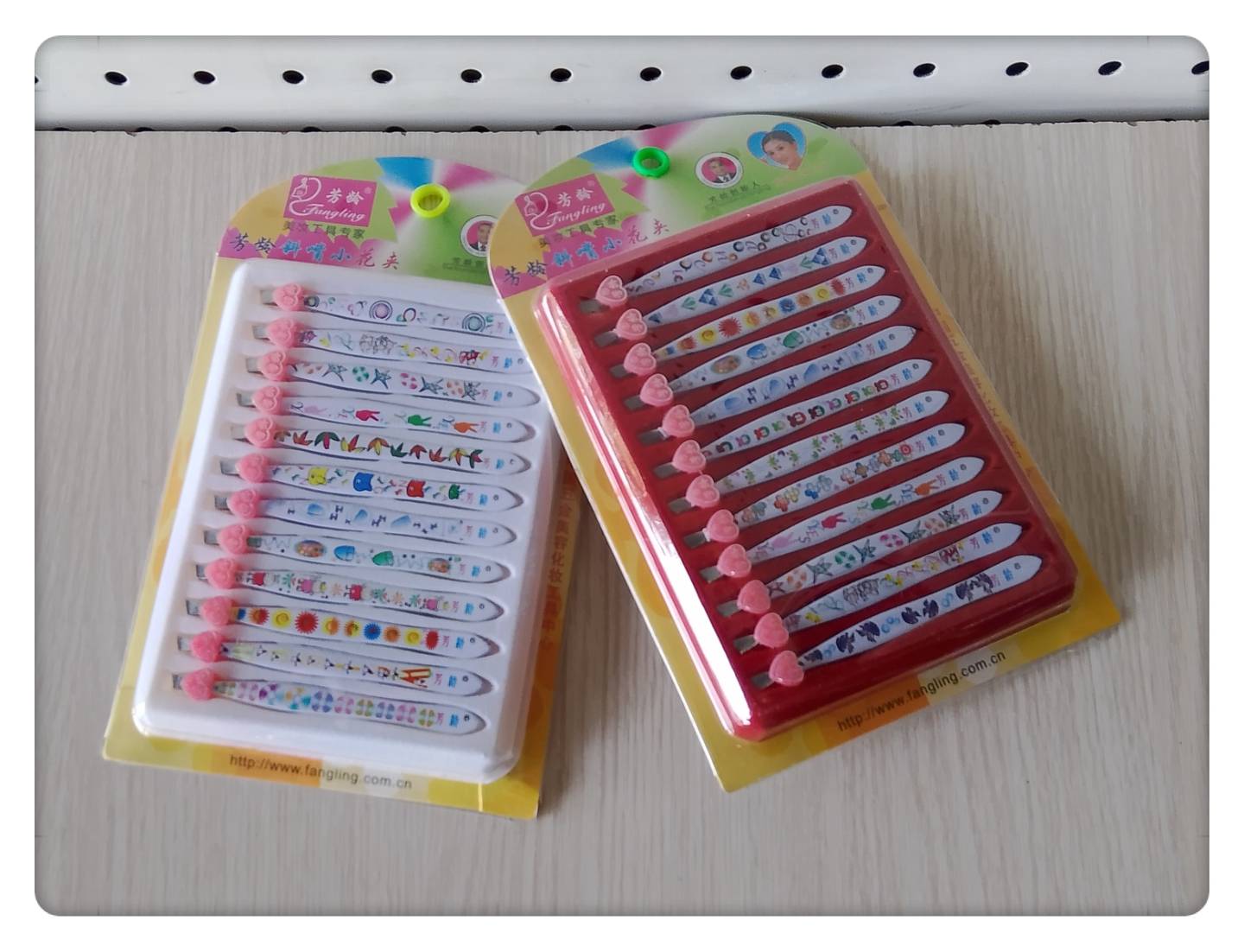 แหนบถอนคิ้วดอกไม้