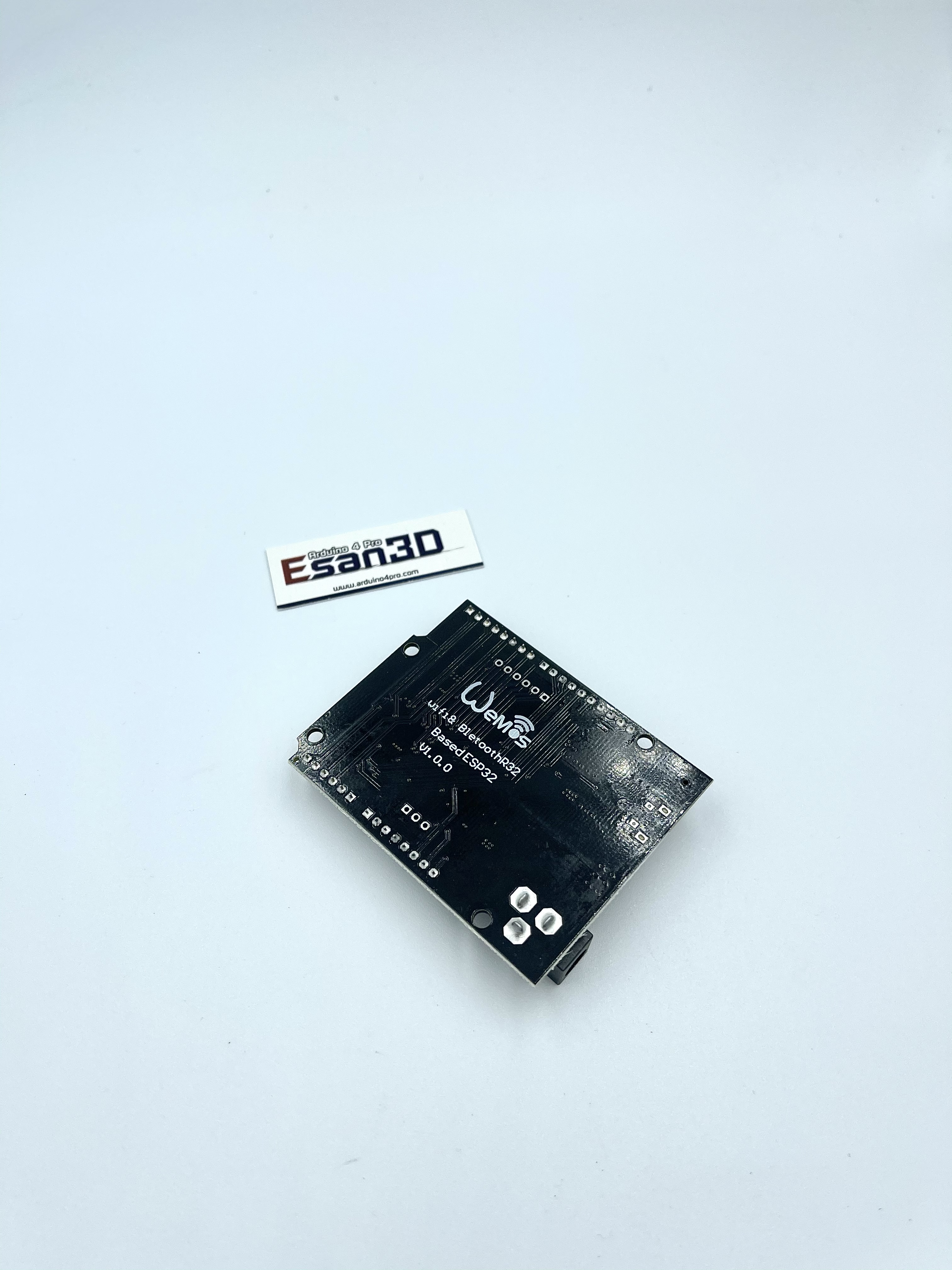 ESP32 based UNO R3