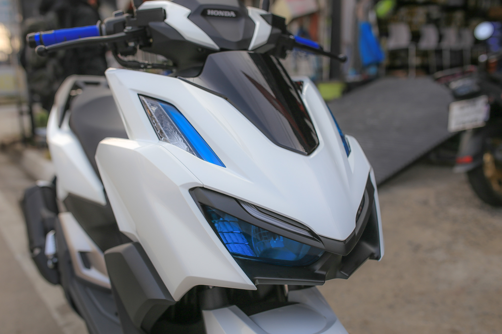 ฟิล์มไฟหรี่ click 160 มีสีชา น้ำเงิน แดง เหลือง ราคา80