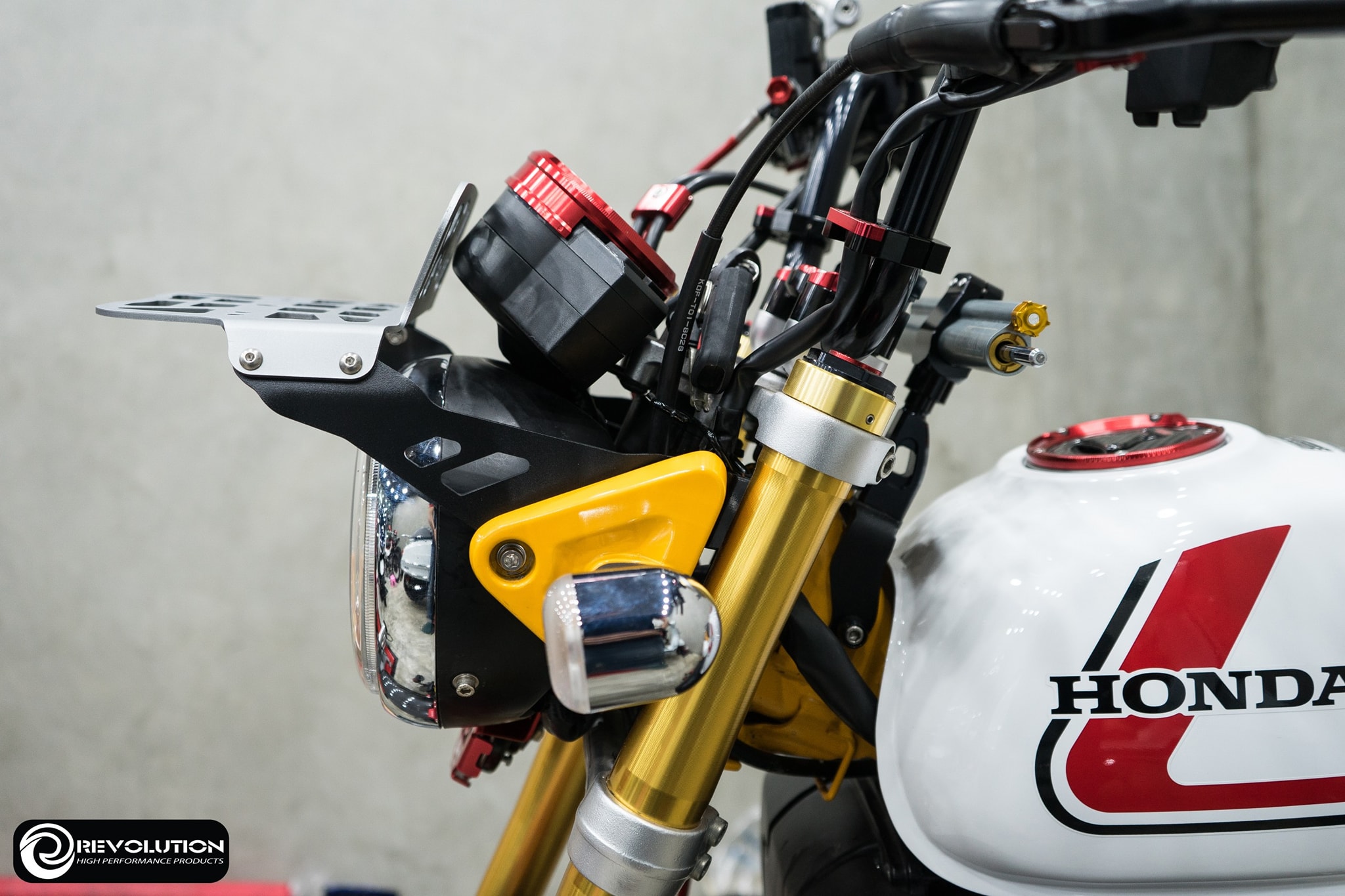 ตะแกรงบนไฟหน้า Revolution Monkey125 (4/5เกียร์)