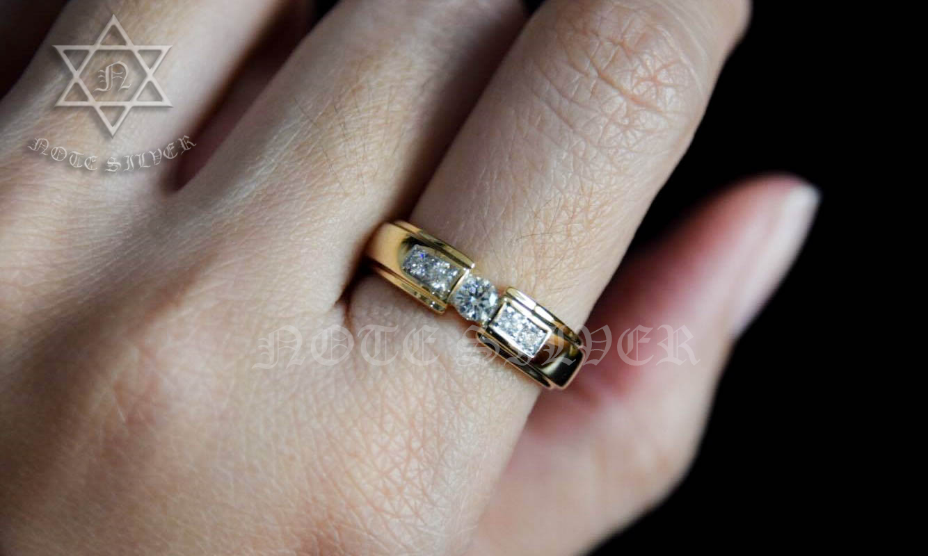 แหวนทองคำแท้ 18k Gold ทรงเรียบฝังเพชร NSGD1752