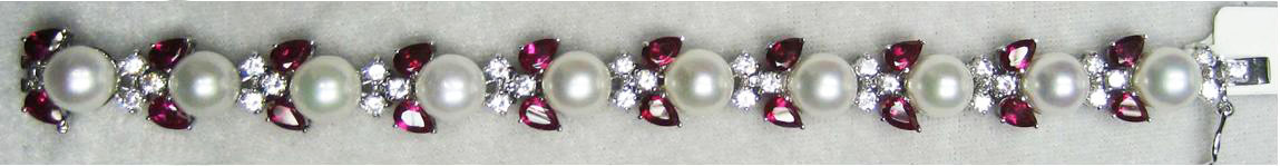 สร้อยข้อมือไข่มุก แบบขึ้นตัวเรือน ประดับด้วยเพชรสวิท