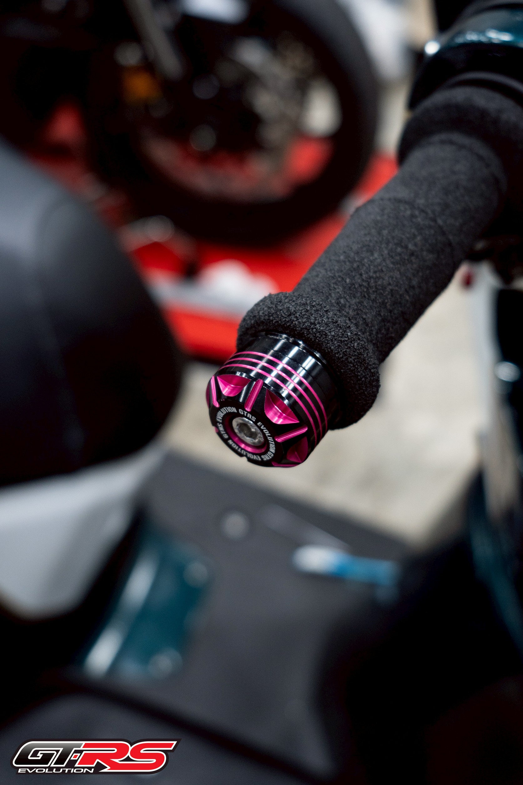 น็อตปลายแฮนด์ ทูโทน CNC GTR V2 GIORNO+ CLICK160 31x22 mm มี8สี ดำแดง ดำทอง ดำเทา ดำเขียว ดำน้ำเงิน ดำส้ม ดำม่วง ดำชมพู ราคา520