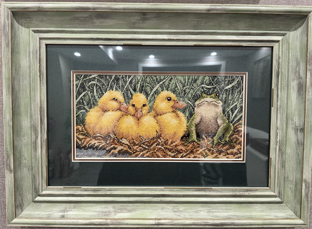 duck-1003 *พร้อมส่ง* ชุดปักครอสติช ลายเป็ดน้อยกับกบ (ปักเต็มผืนผ้า ผ้า11CTพิมพ์ลาย ปัก 3 เส้นเล็ก) ขนาด 42*23 ซม.ผ้าครอสติช 11CTพิมพ์ลายปักบนผ้า ไหมคอตตอน 27 สี ผังลาย เข็ม