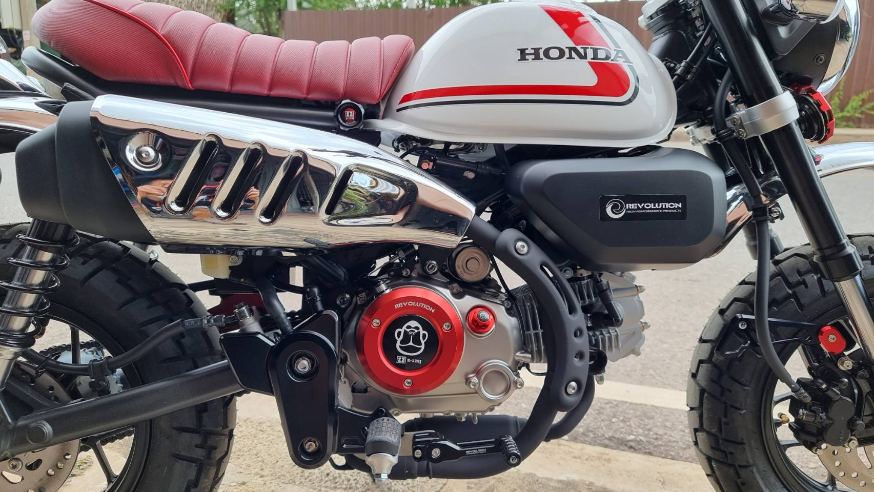 ฝาครอบเครื่องด้าน R REVOLUTION MONKEY NEW GROM 5เกียร์ ราคา1400