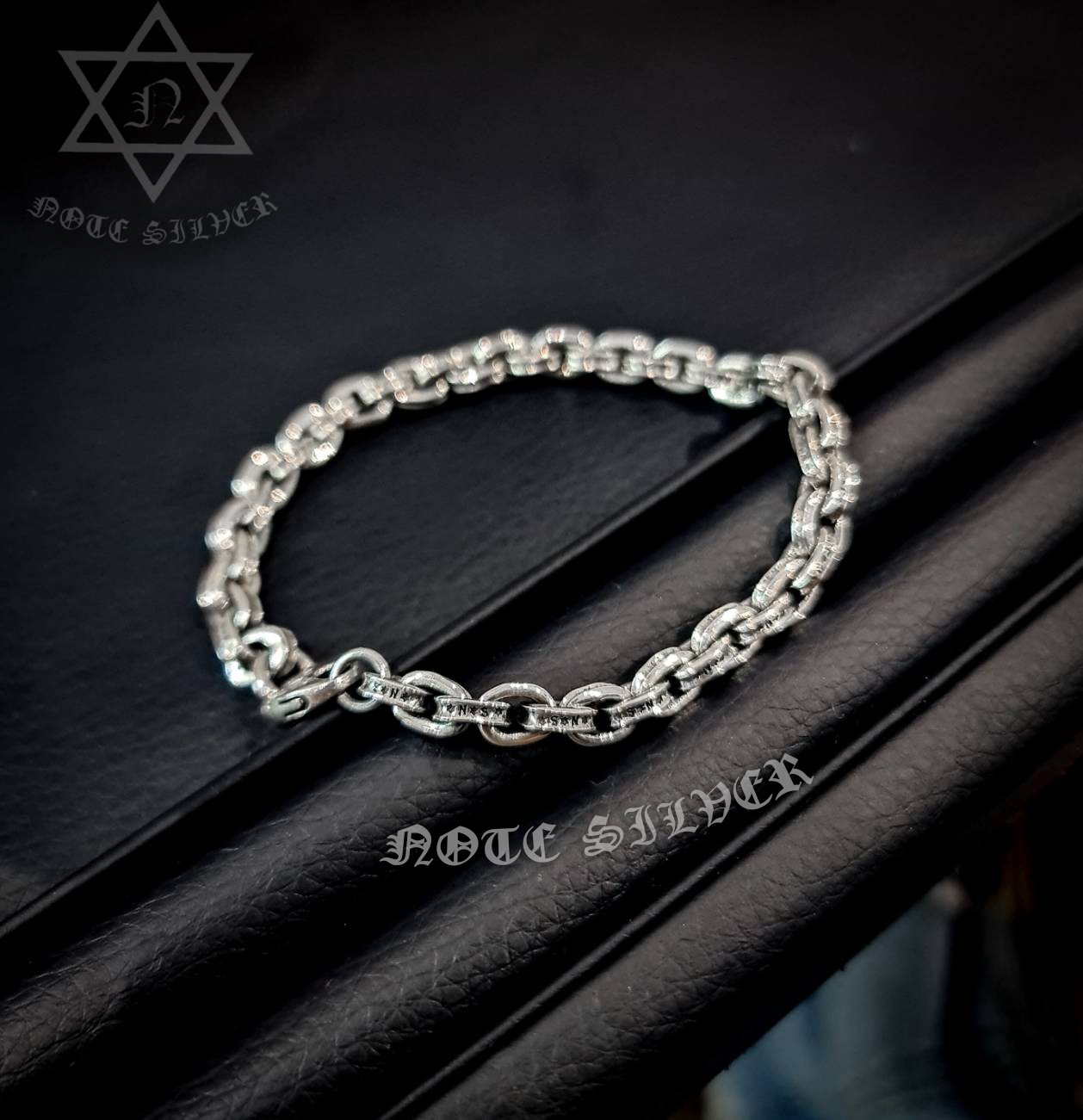 สร้อยข้อมือเงินแท้ลายโซ่สลักอักษร N.S. หน้ากว้าง6mm Sterling Silver 925 NSBL3413