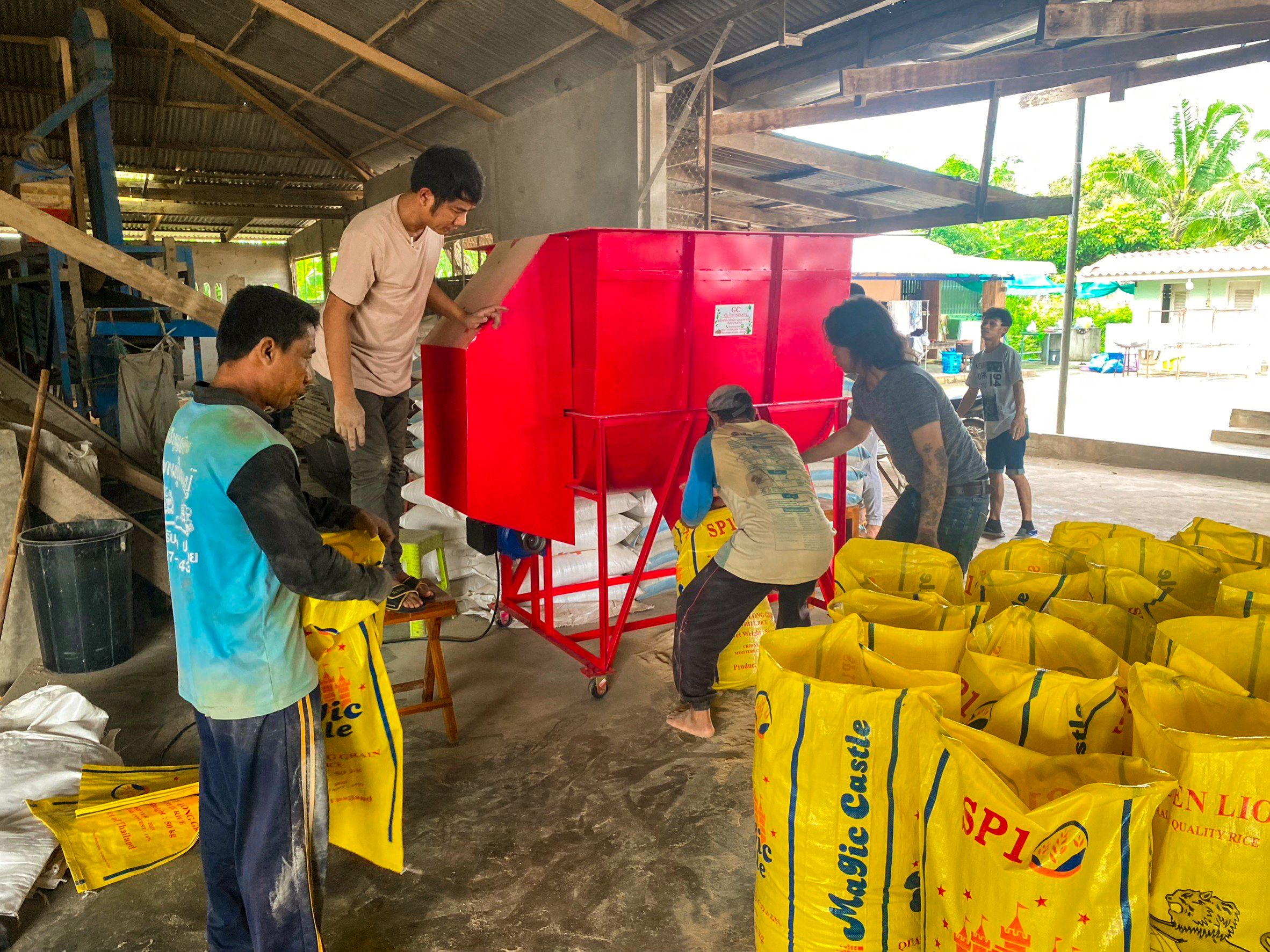 เครื่องผสมแนวนอน ขนาด 400 KG ผสมปุ๋ย/ดินปลูก/อาหารสัตว์ และอื่นๆ