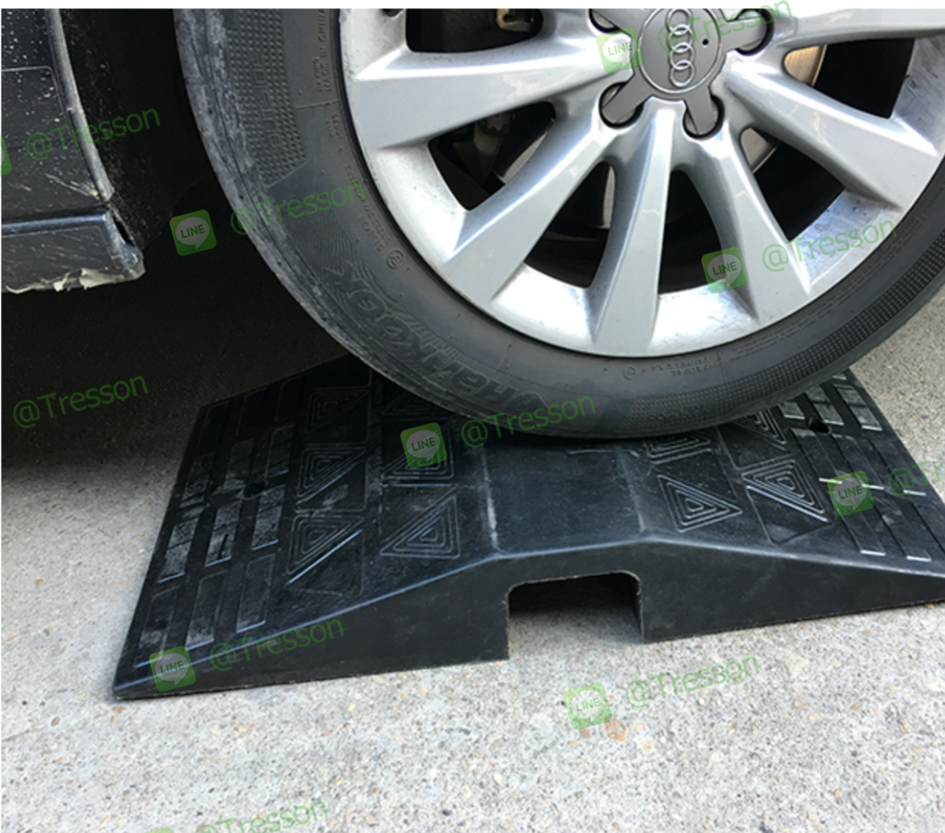 ทางลาดยางครอบท่อ ครอบสายไฟ ข้ามธรณีประตู สูง 11ซม. กว้าง 40ซม. ยาว 70ซม. ทรงmodern ขนาดช่อง 12x8cm นน.17kg.- Rubber Wire Cover Ramp 10x50x80 cm 17 kg