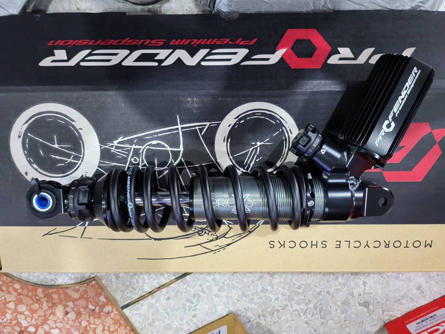 โช๊คหลัง profender X Series Honda Giorno 125 มีสีดำ และสีแดง ราคา 7,140 สินค้ารับประกัน 2 ปี
