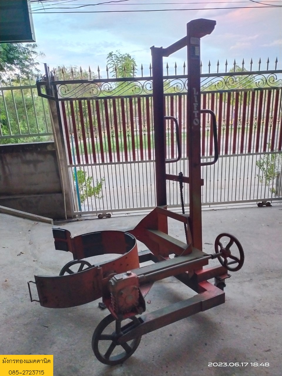 รถยกของ ขนาดเส้นผ่าศูนย์กลางวงกลม(ถัง) 60 ซม. ยกสูง 200 ซ.ม. มีพวงมาลัยและเกียร์ทด