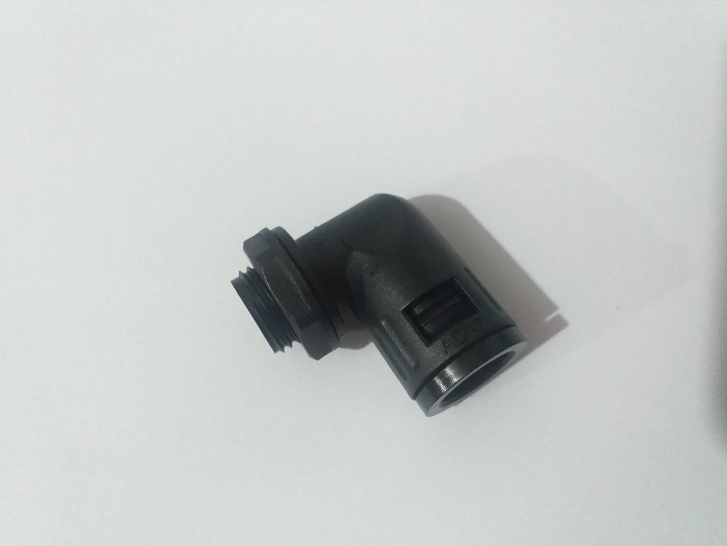 Fitting 90°(ข้อต่องอ 90° ท่อร้อยสายไฟพลาสติก) SM-W-AD21.2/M20
