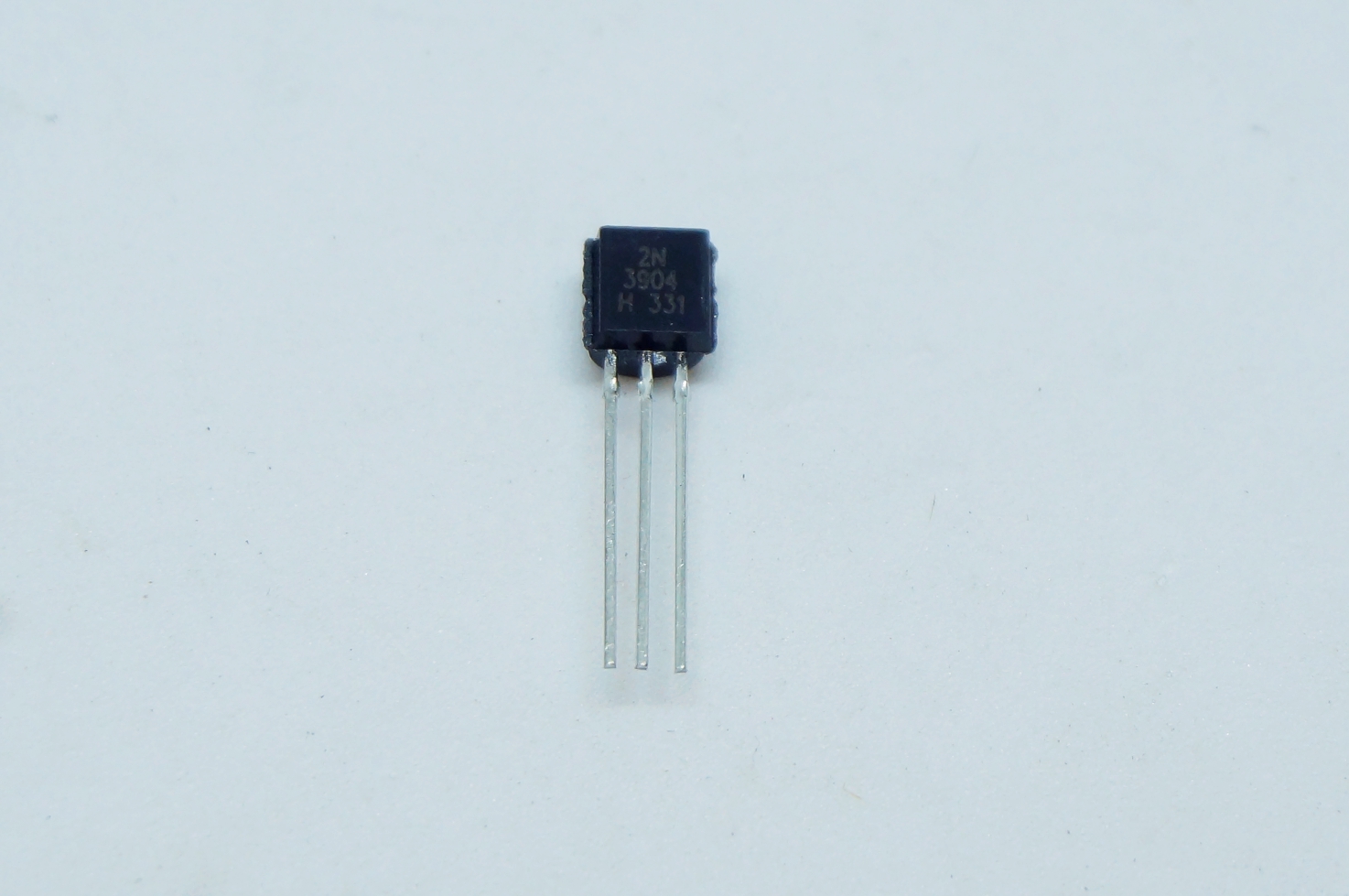 2N3904 NPN transistor